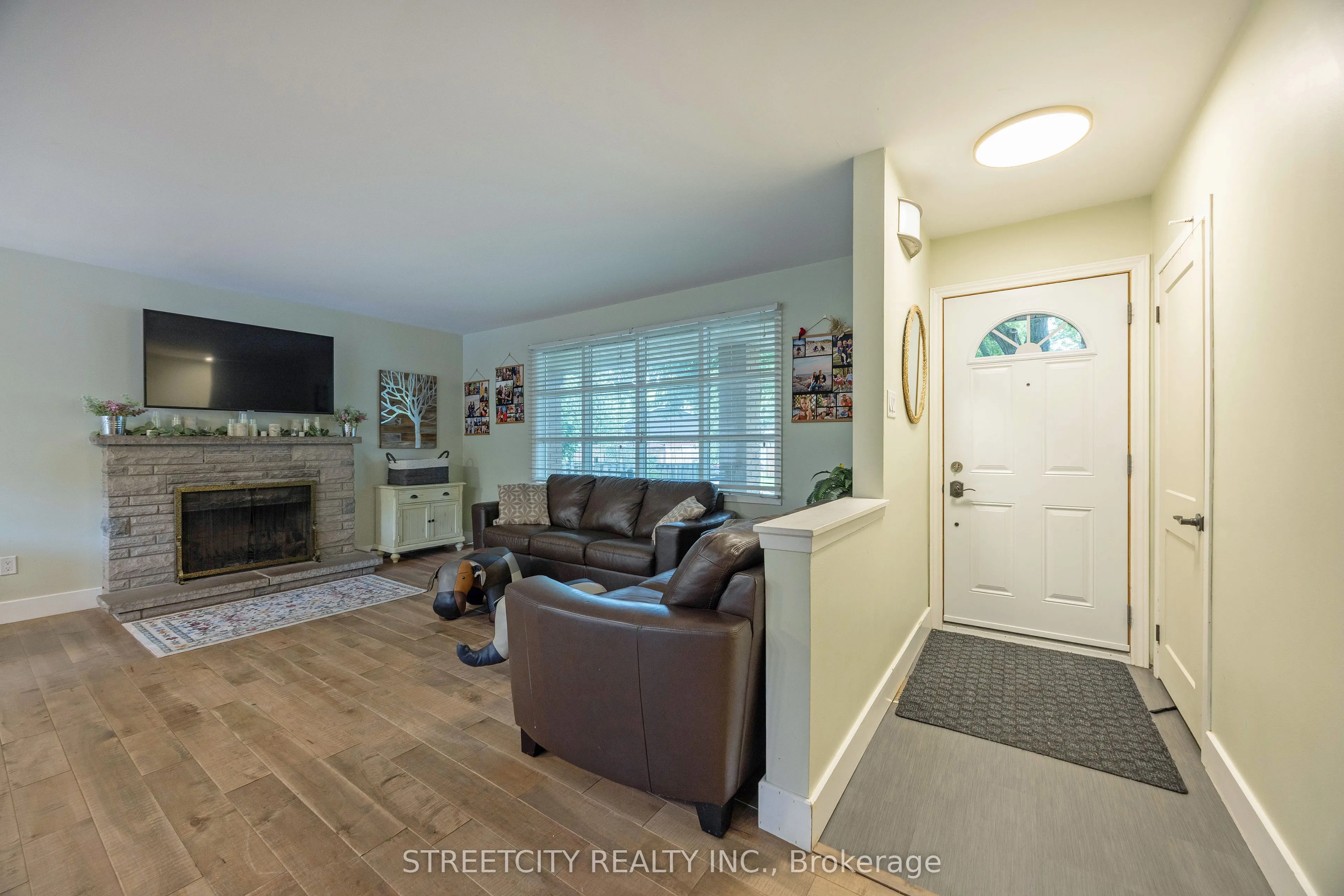 747 Westbury Crescent