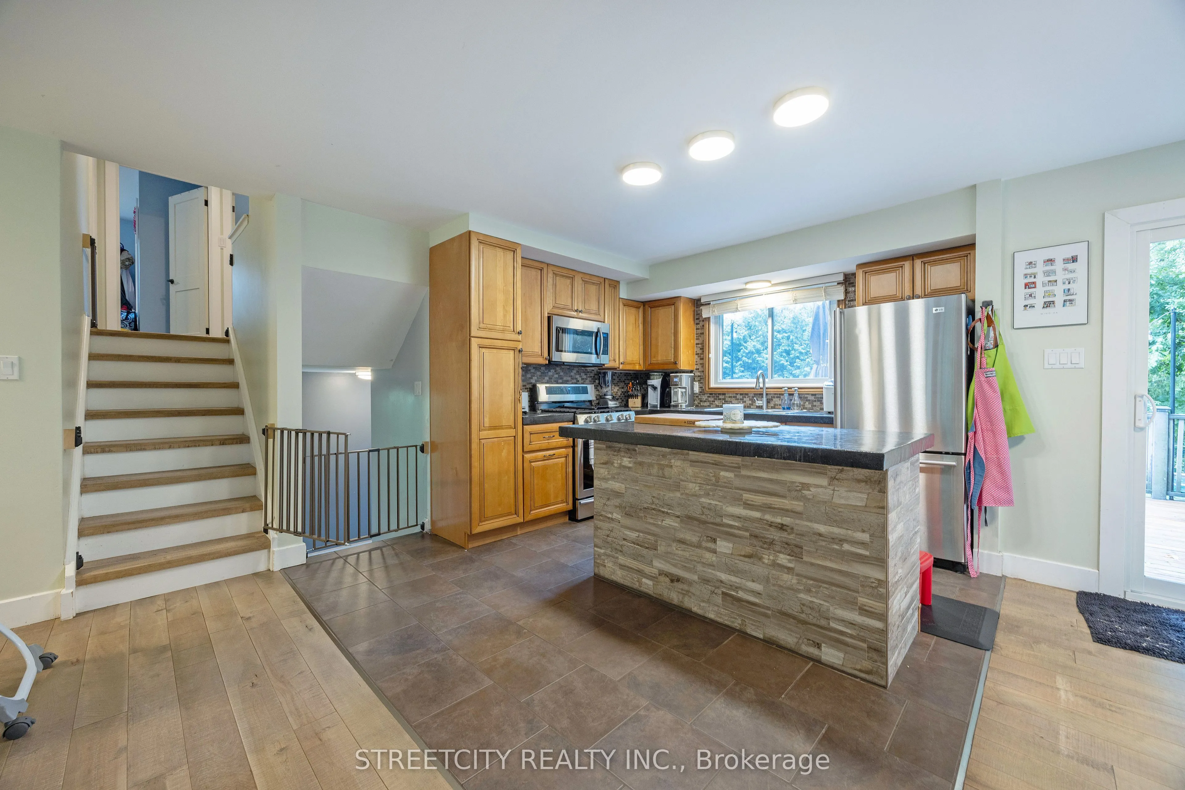 747 Westbury Crescent