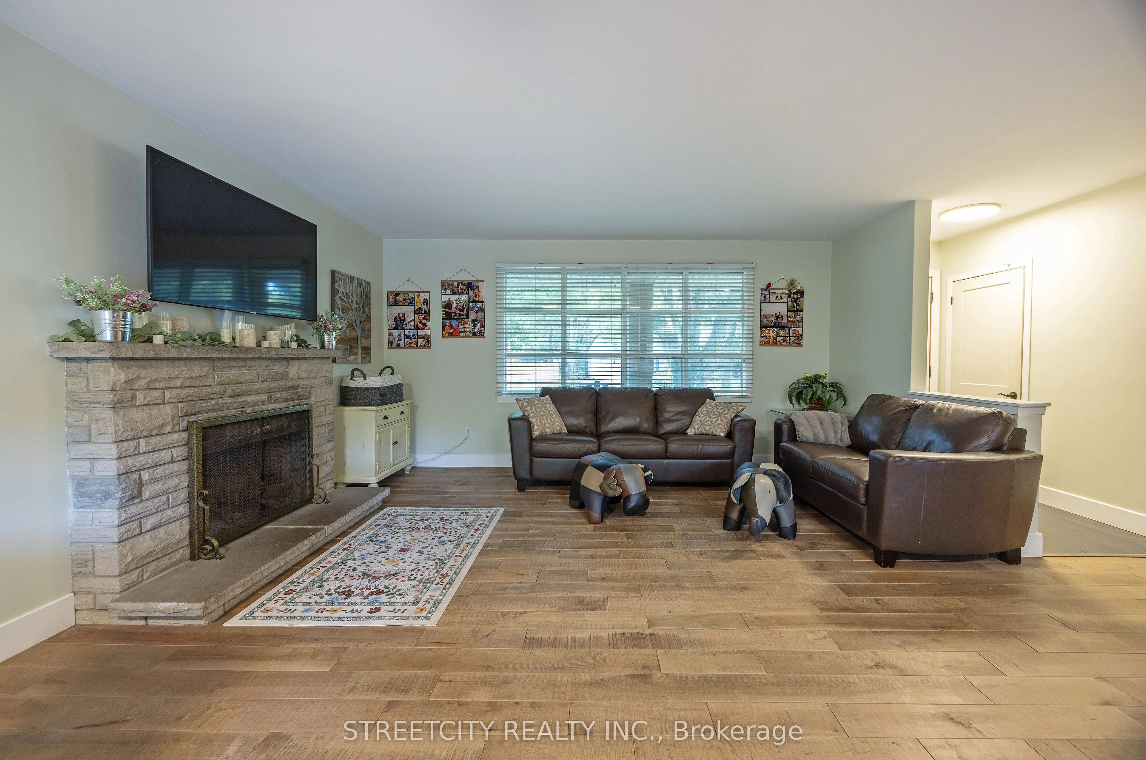 747 Westbury Crescent