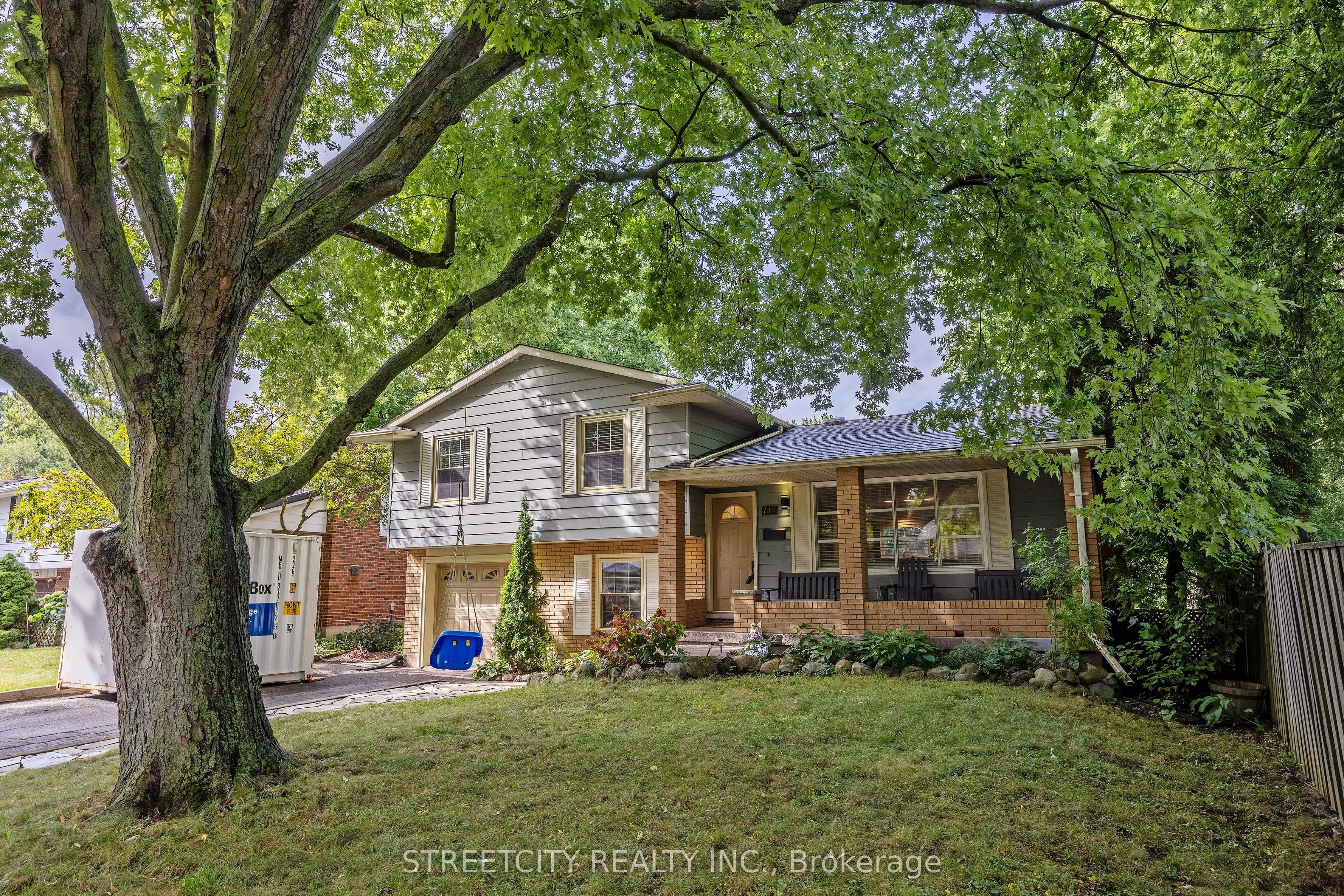 747 Westbury Crescent