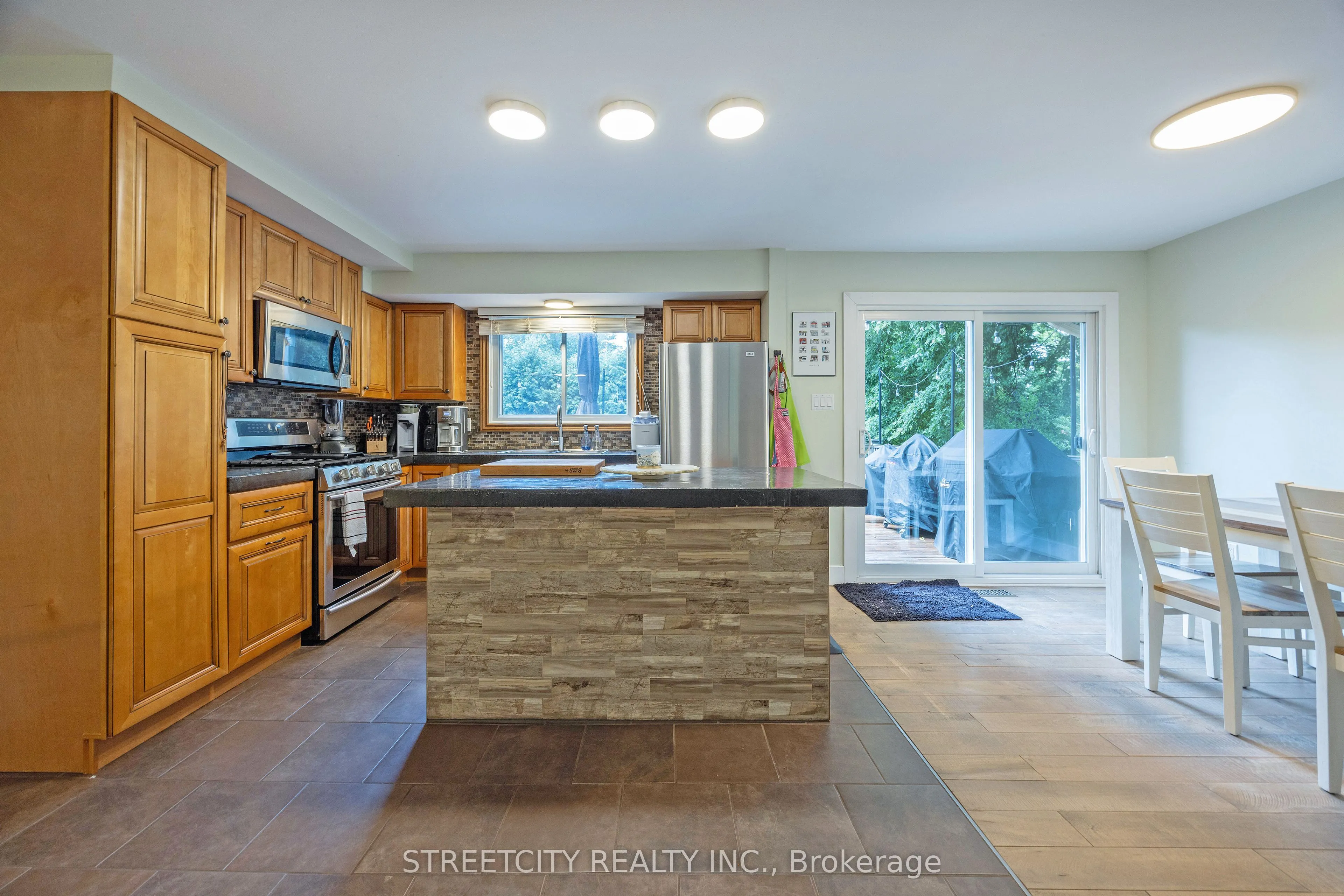 747 Westbury Crescent
