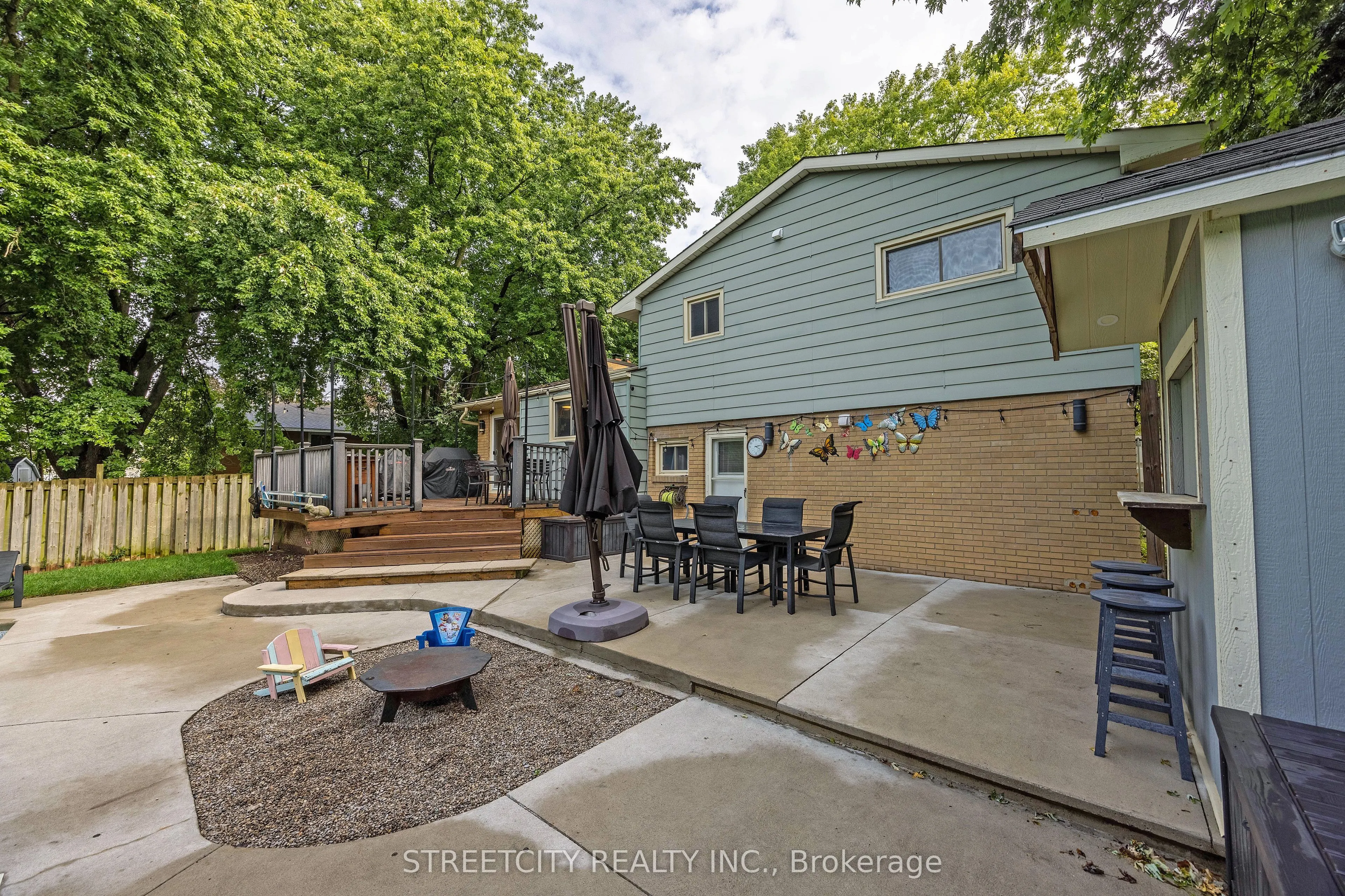 747 Westbury Crescent