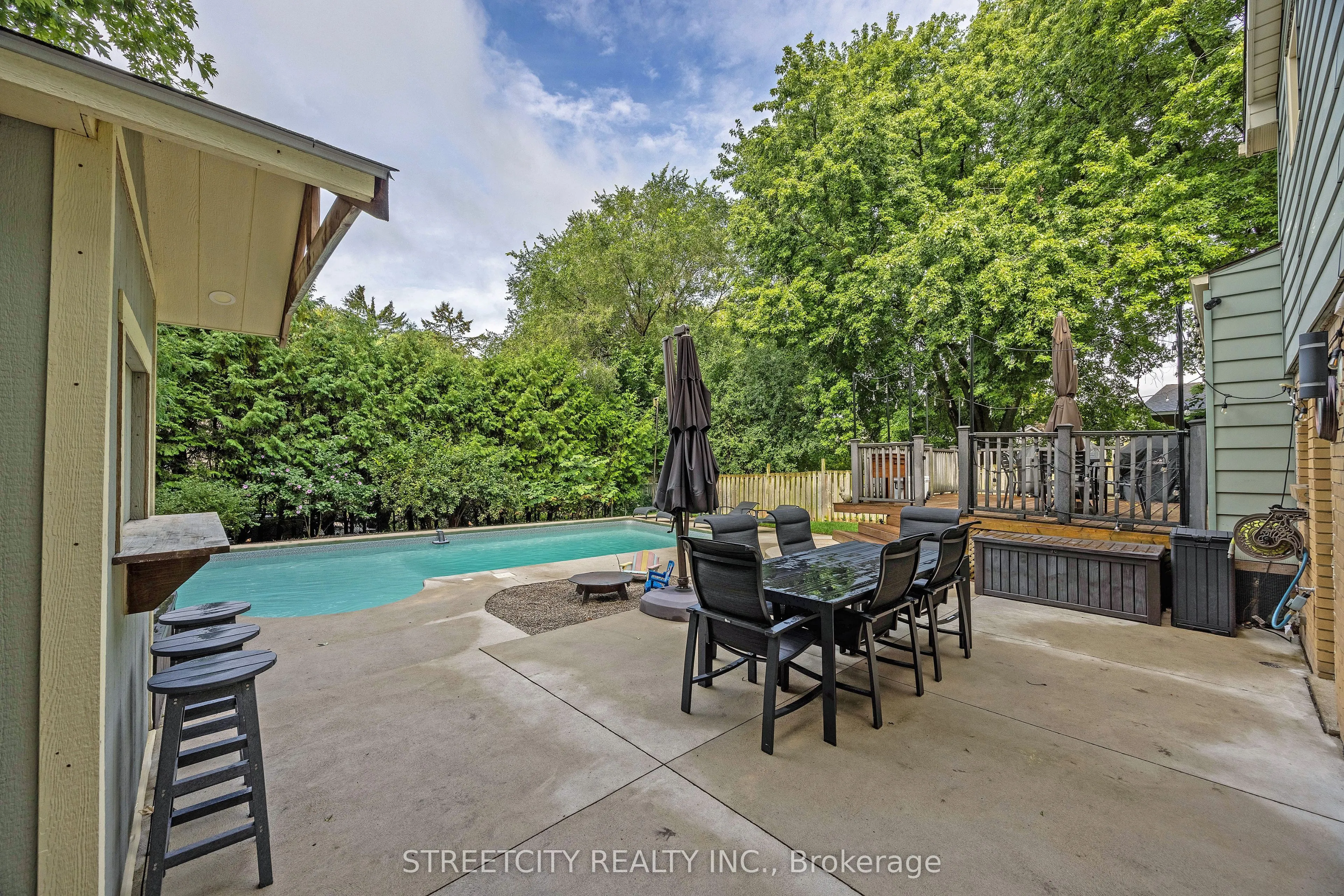 747 Westbury Crescent