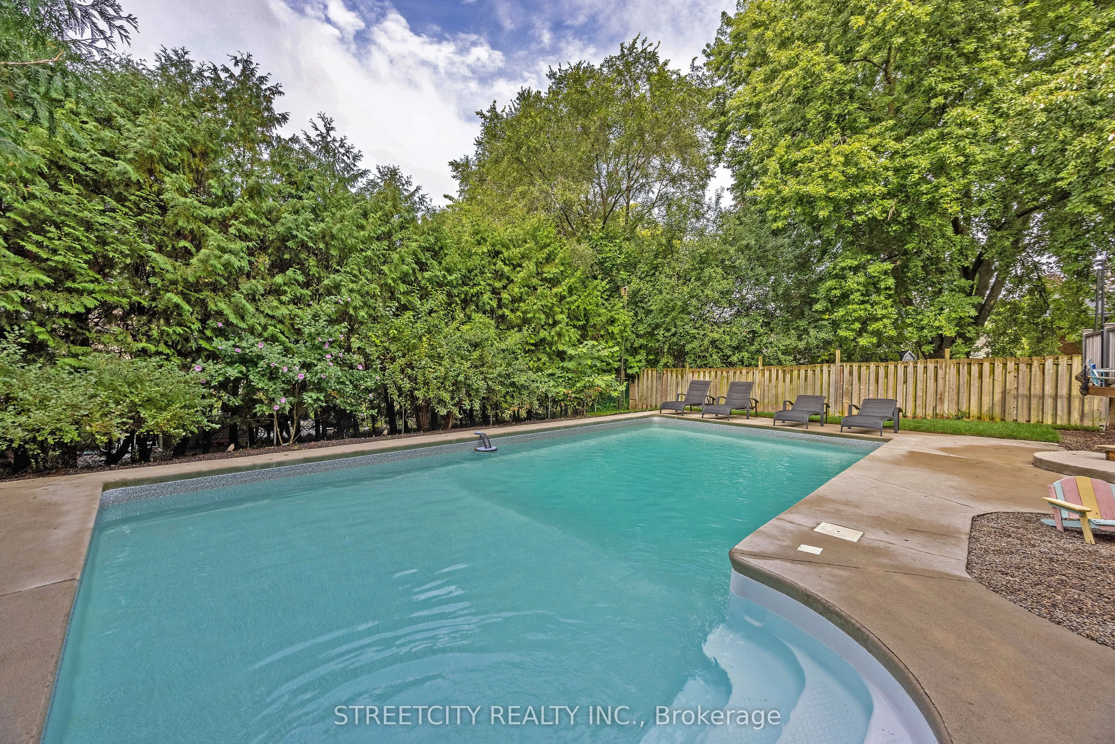 747 Westbury Crescent