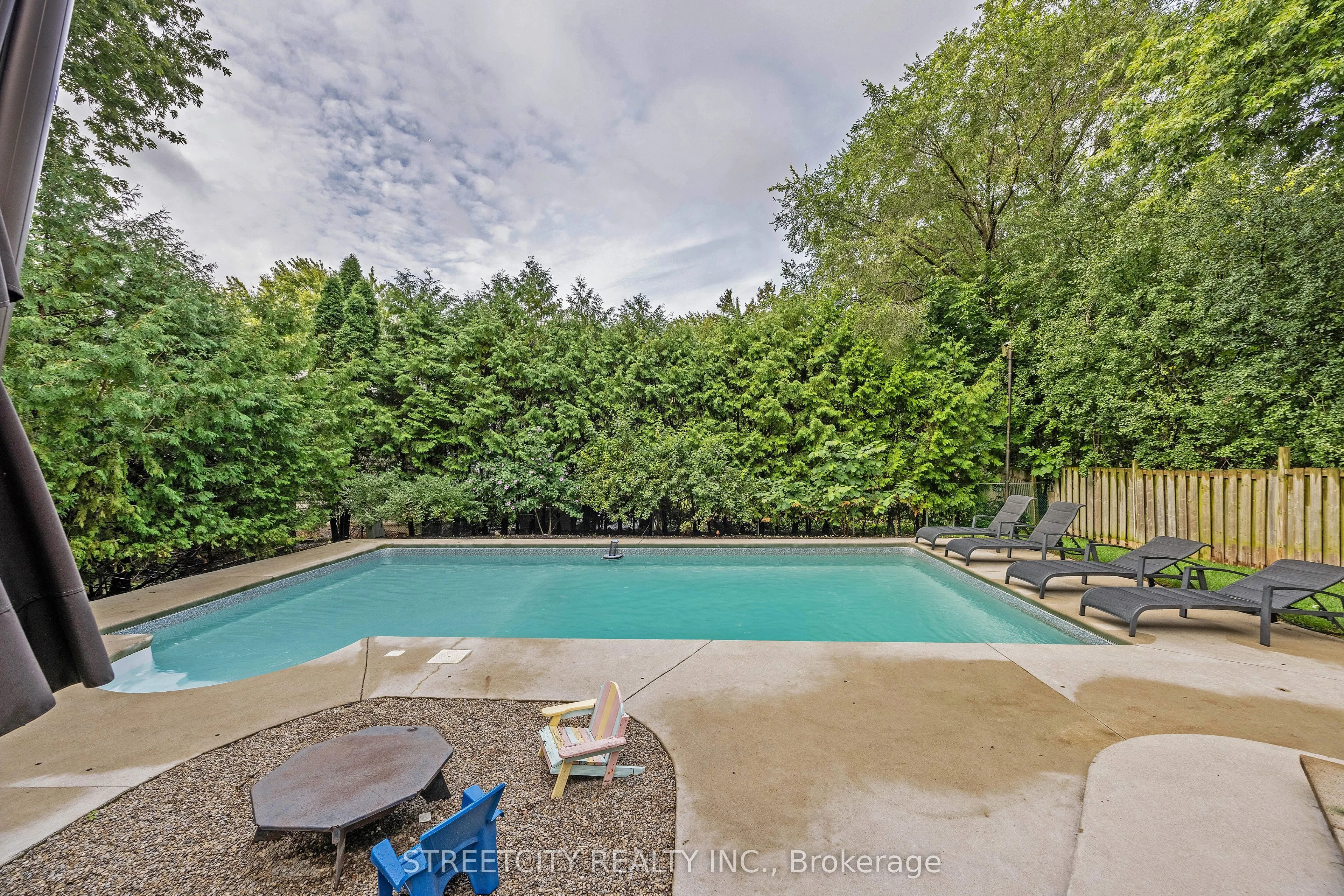 747 Westbury Crescent