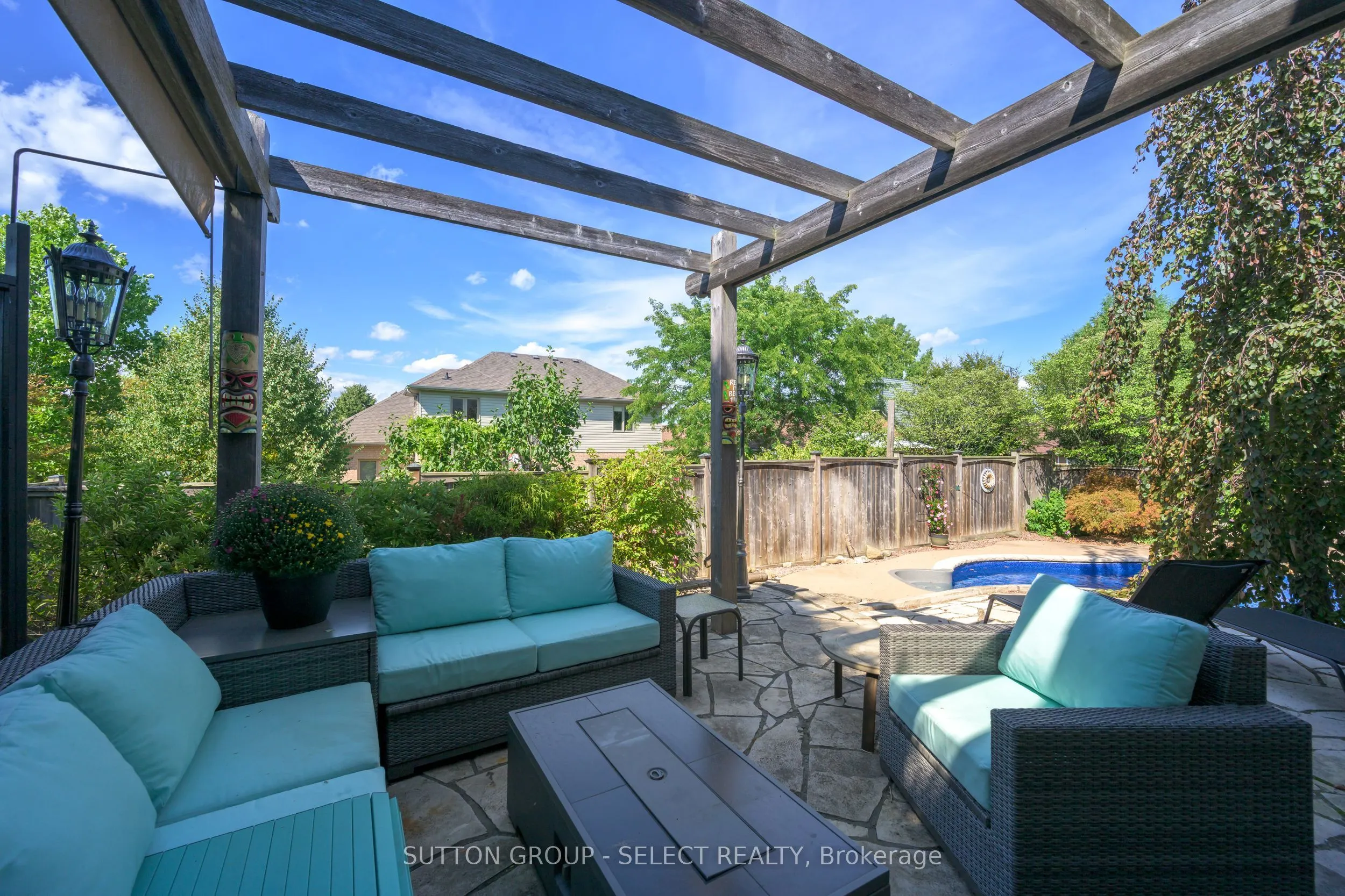1186 Aintree Road