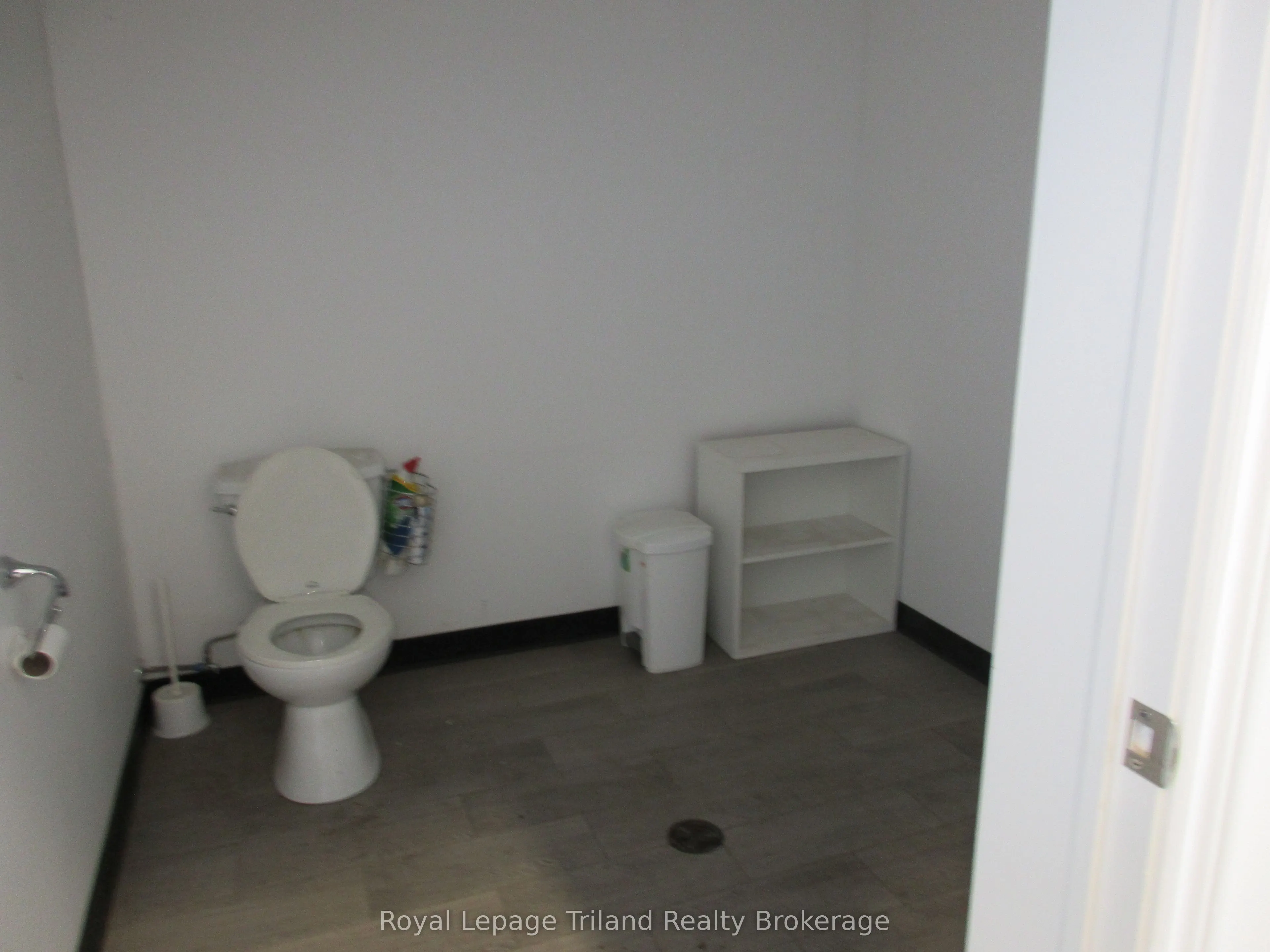 1099 Commerce Way, #4