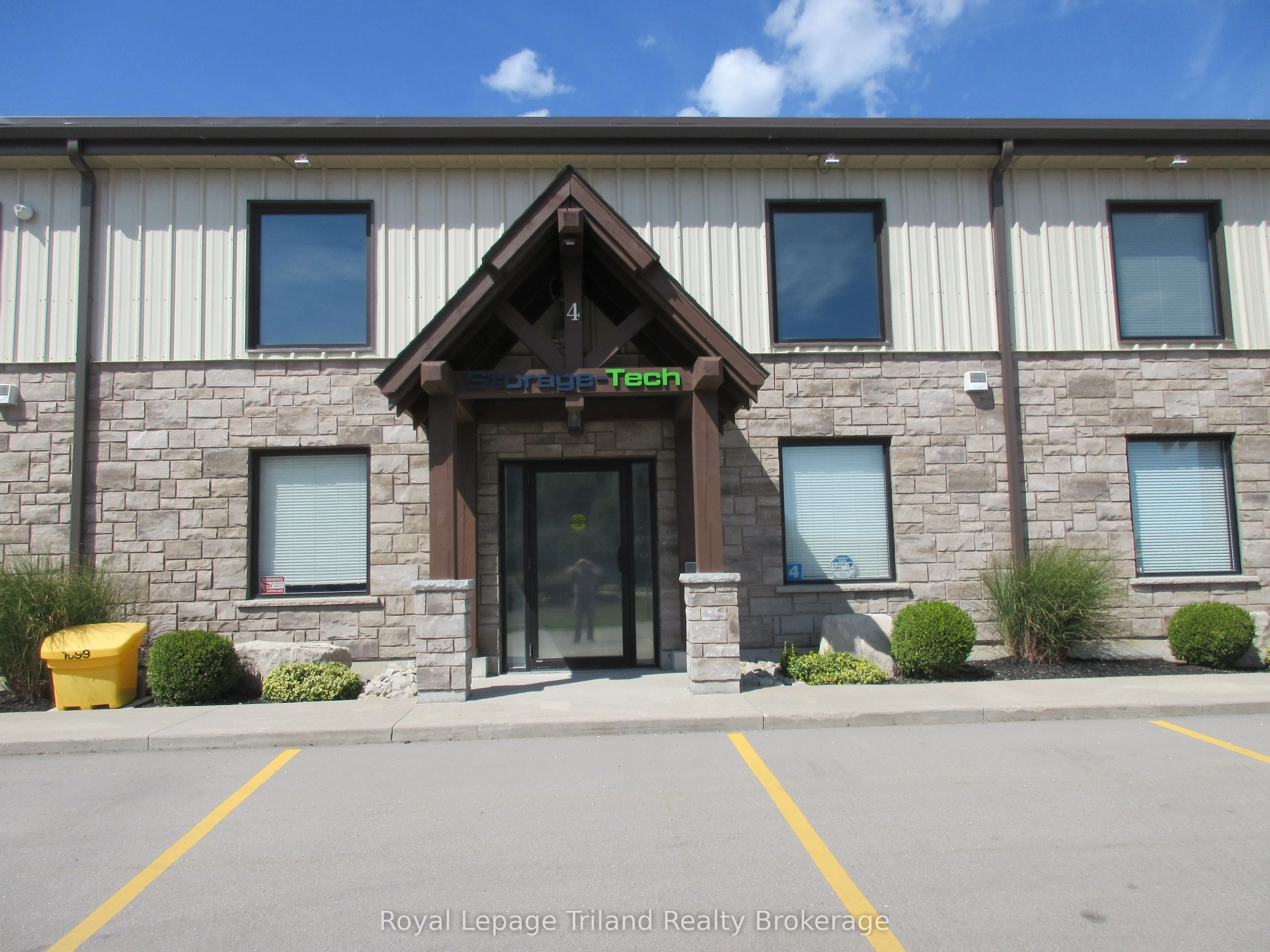 1099 Commerce Way, #4