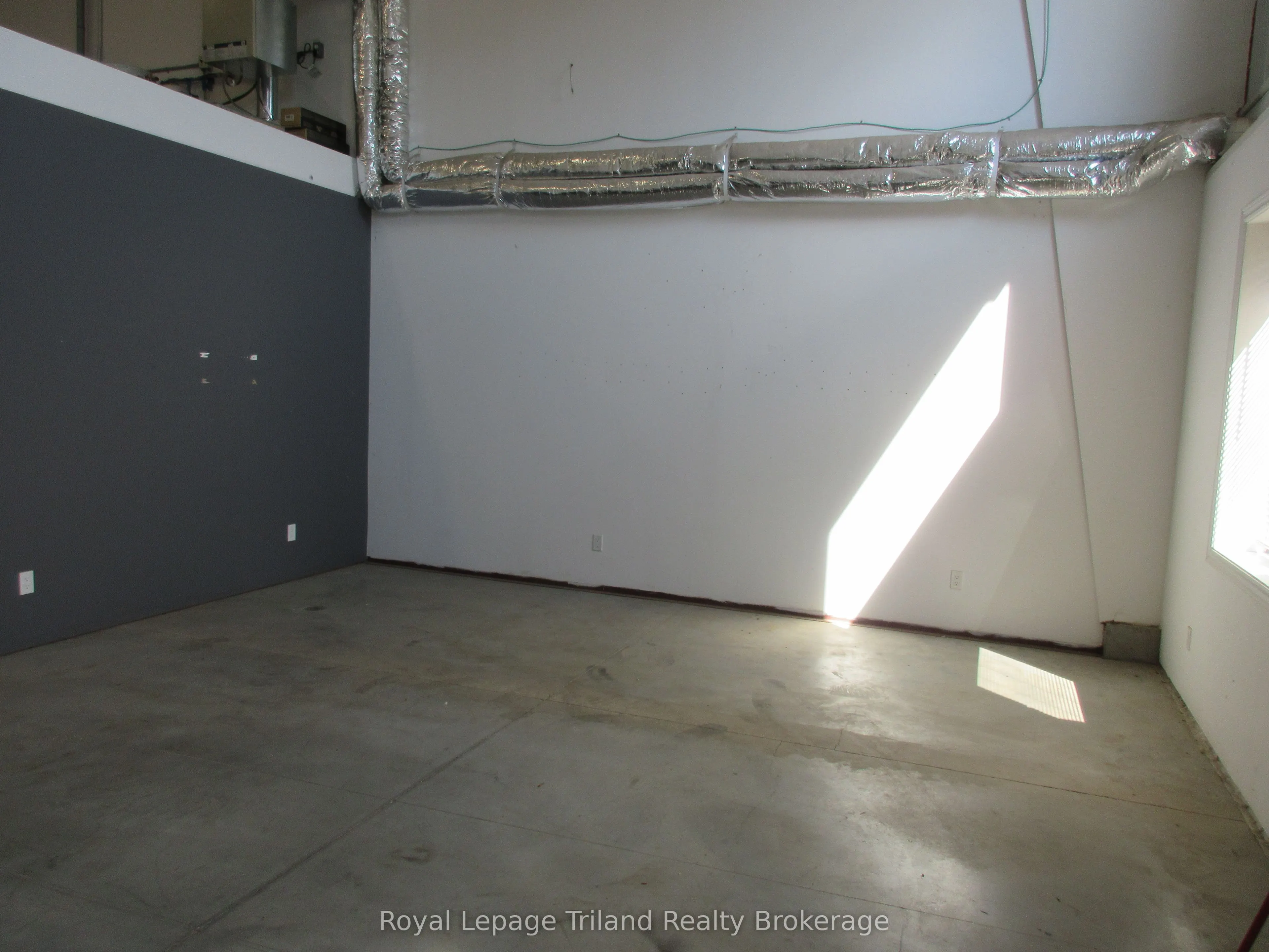 1099 Commerce Way, #4