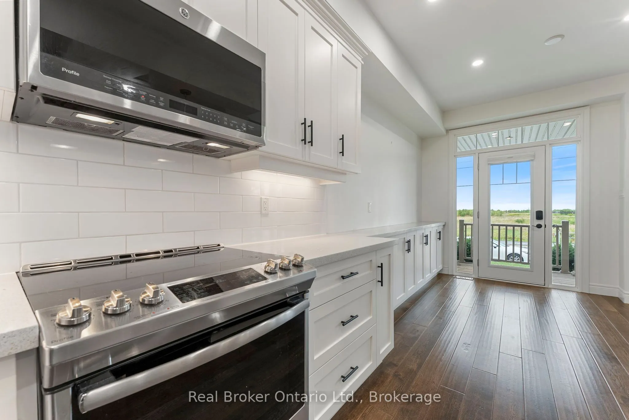 86 Dunrobin Lane