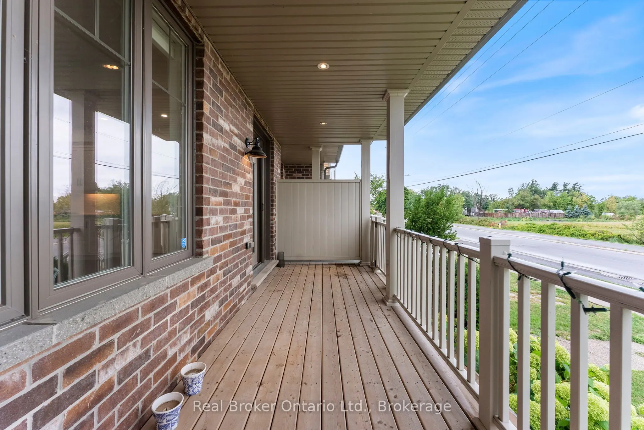 86 Dunrobin Lane