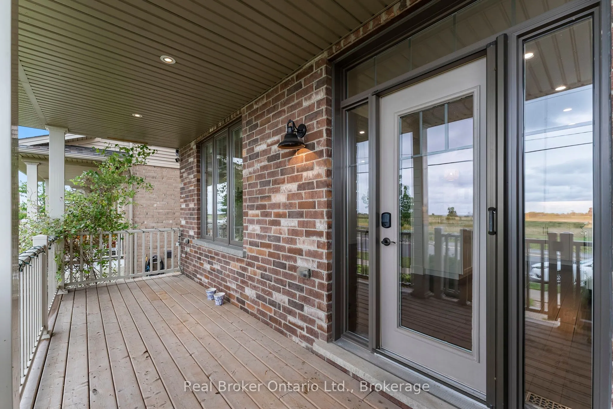 86 Dunrobin Lane