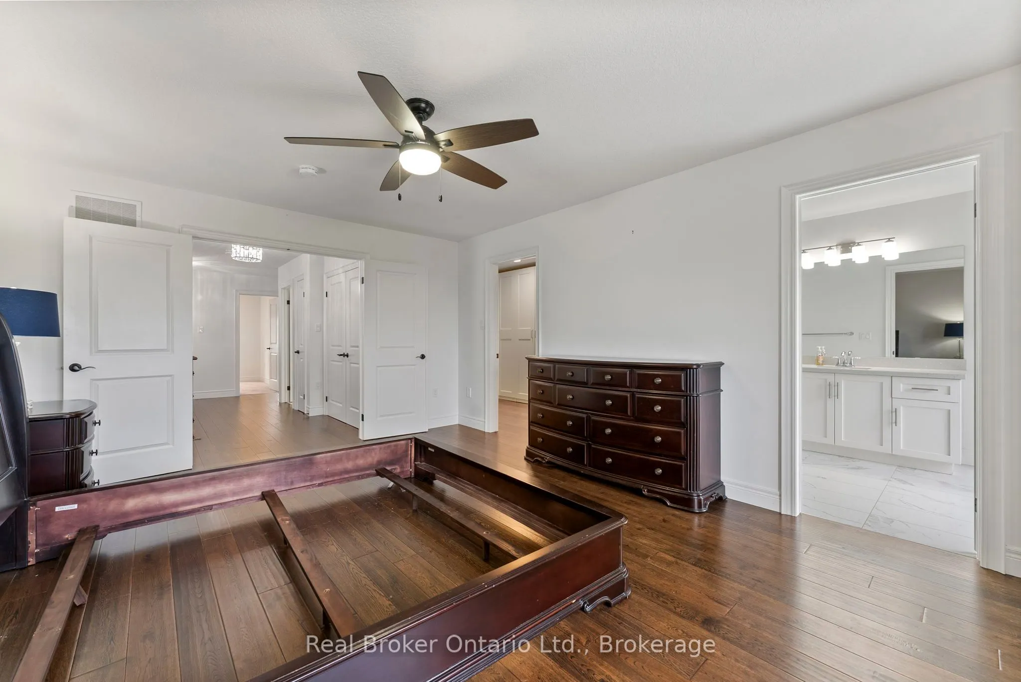 86 Dunrobin Lane