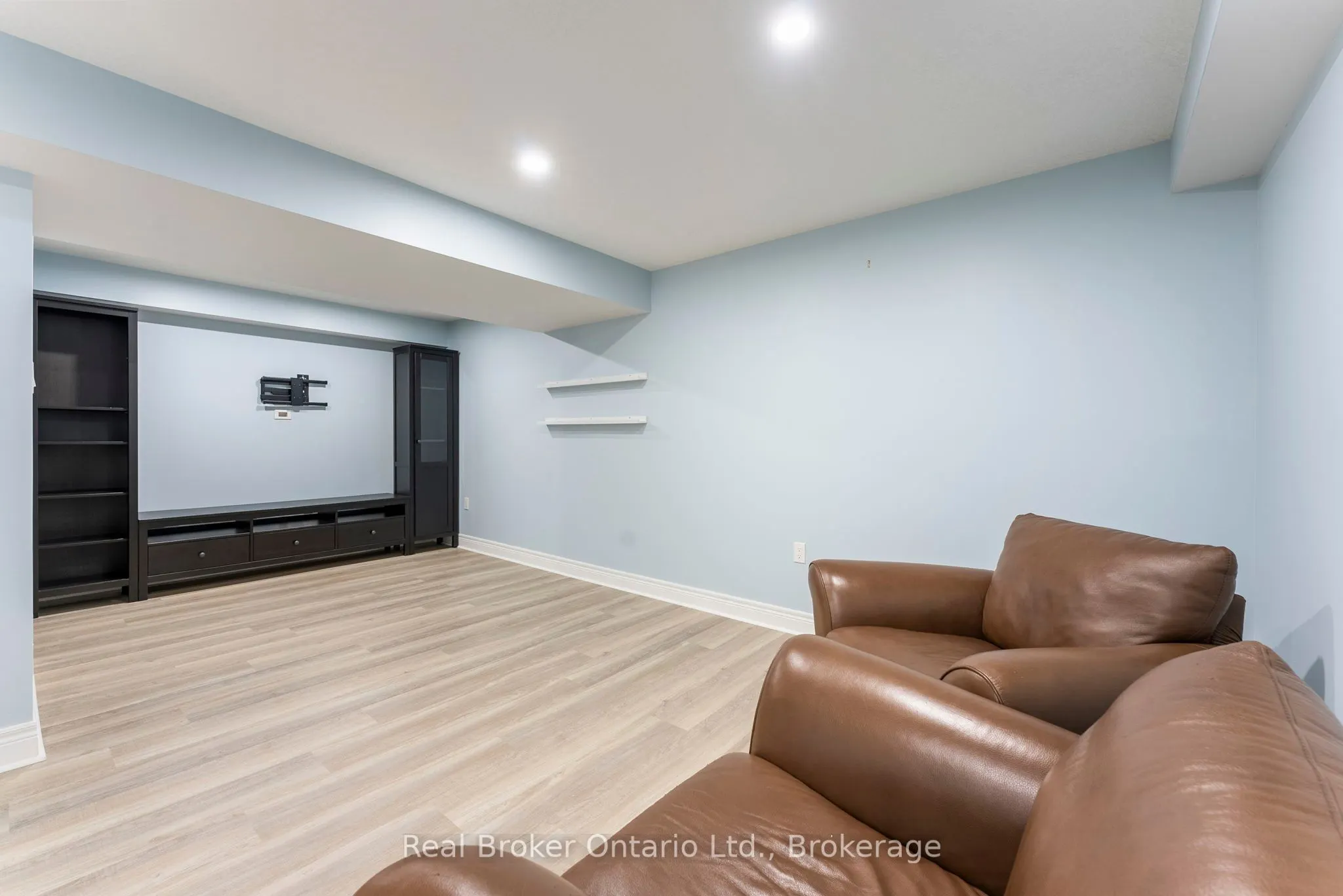 86 Dunrobin Lane