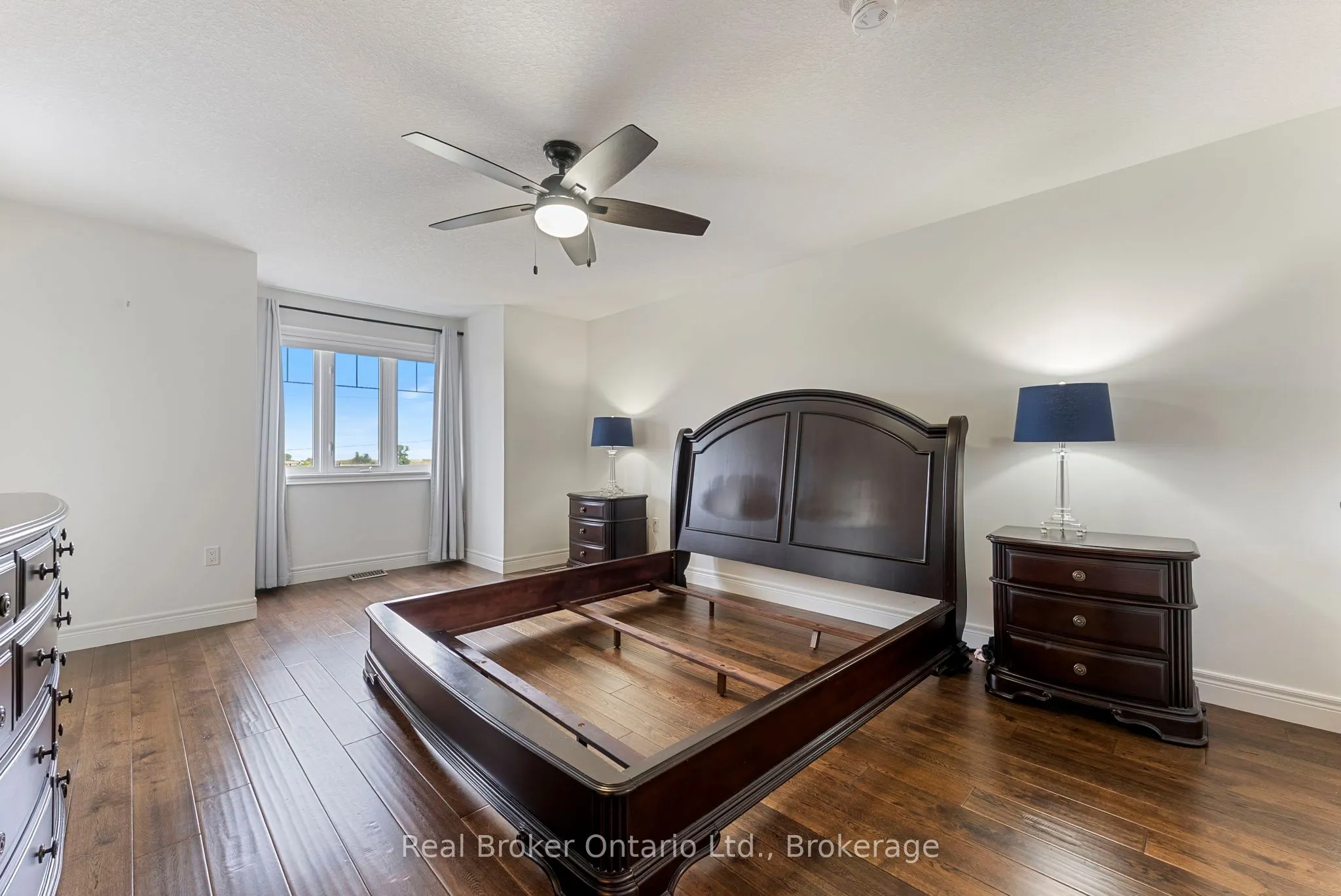 86 Dunrobin Lane