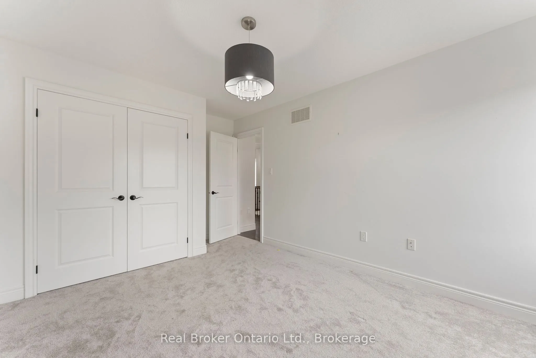 86 Dunrobin Lane