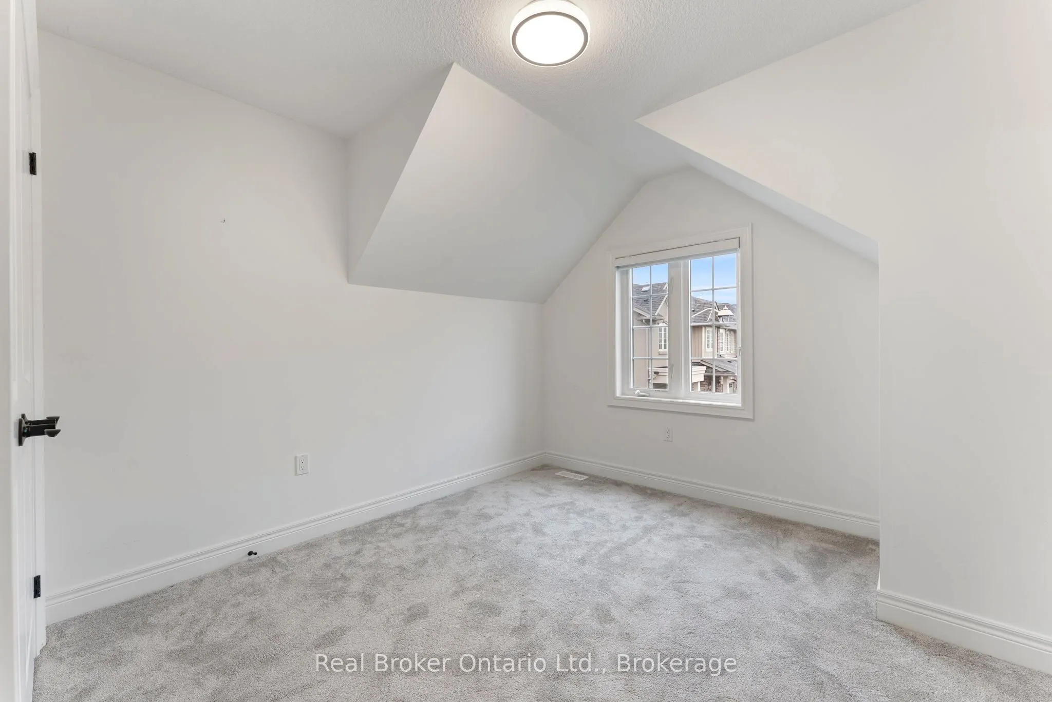 86 Dunrobin Lane