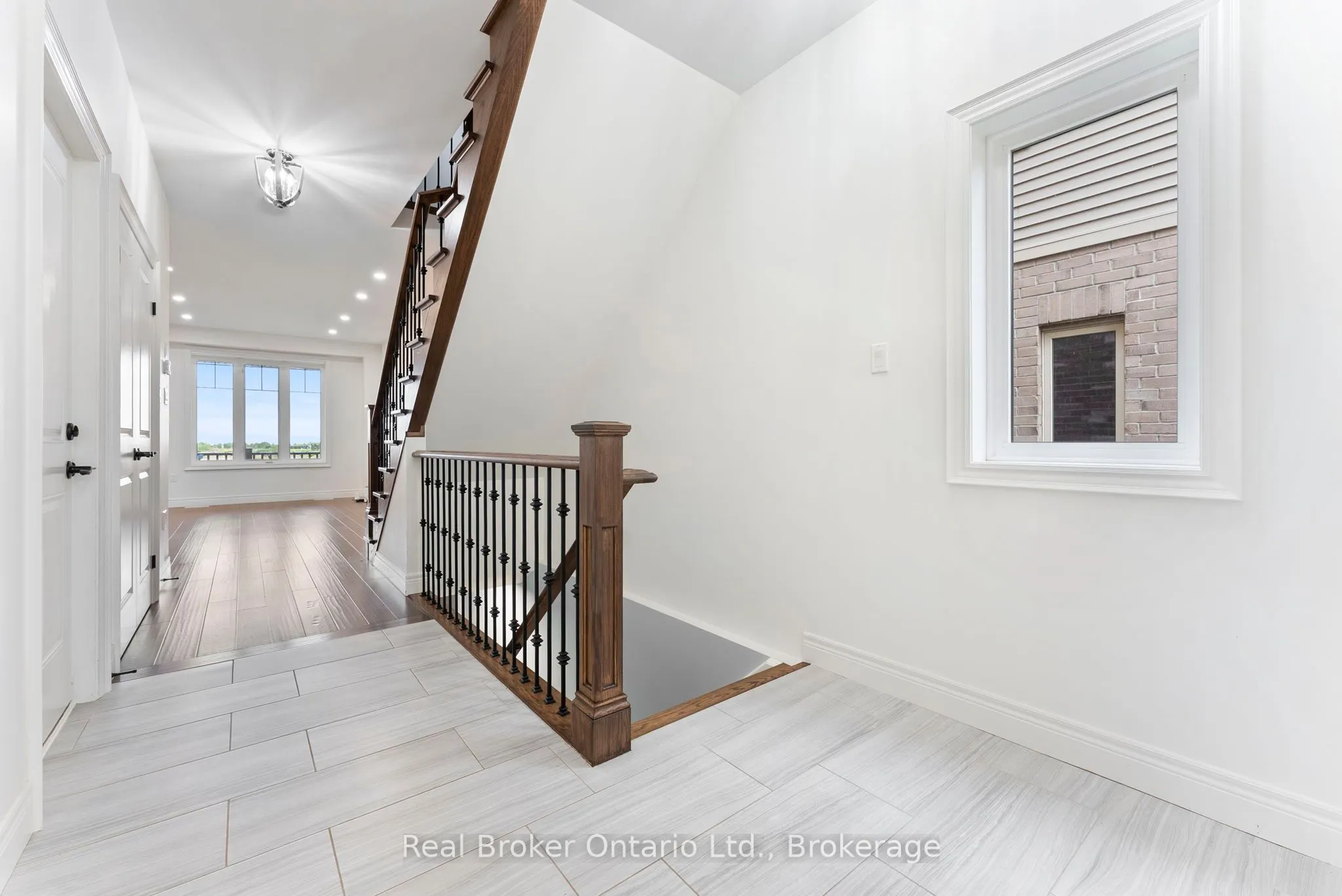 86 Dunrobin Lane