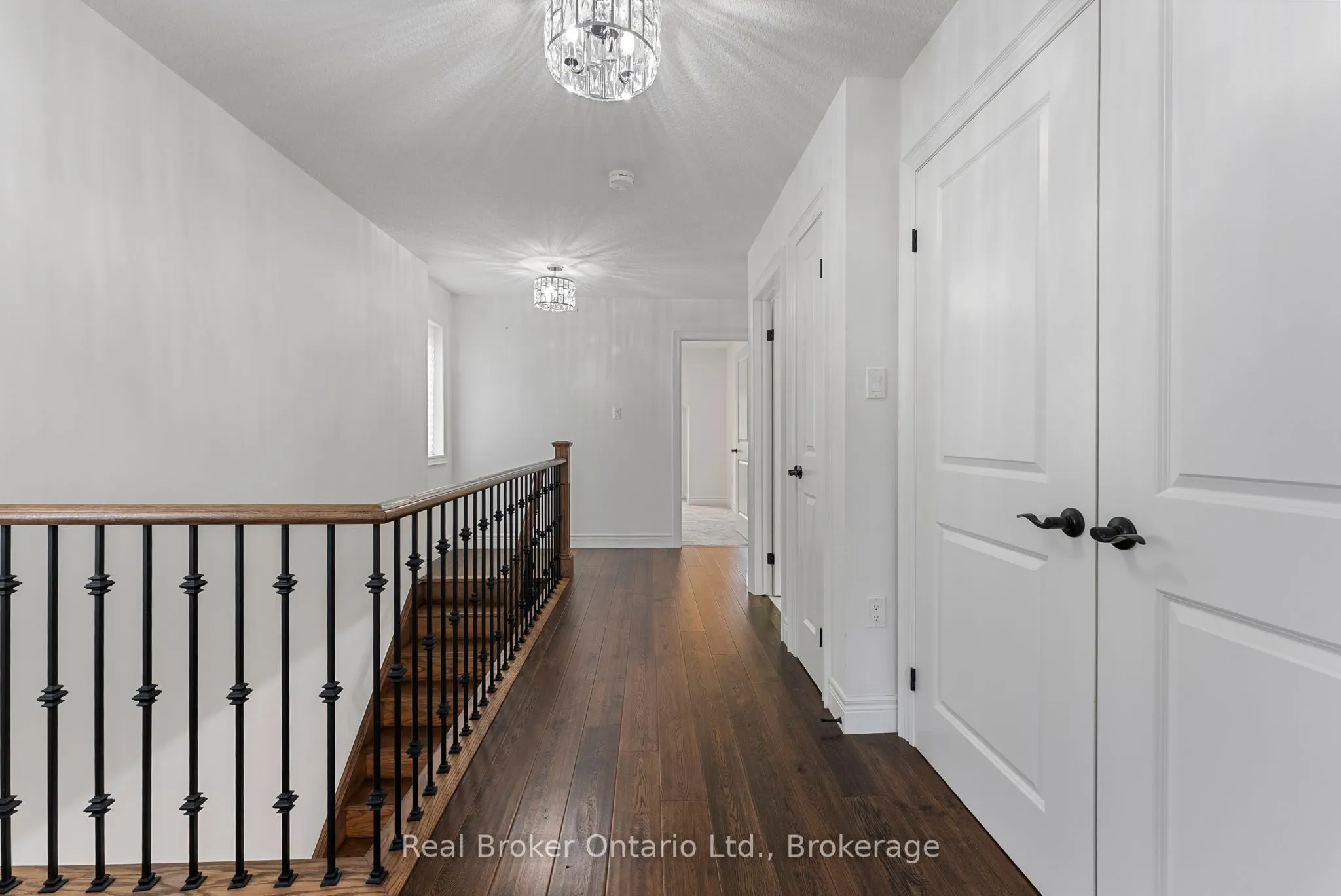 86 Dunrobin Lane