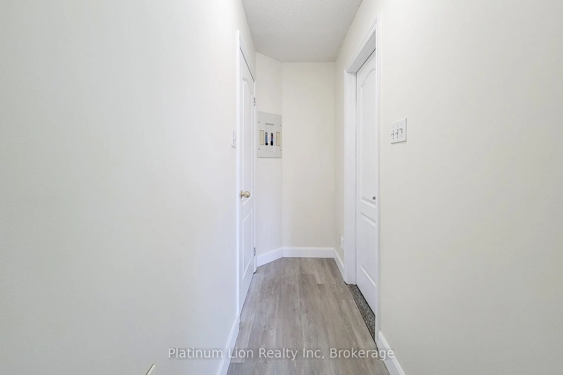 135 James Street S, #402