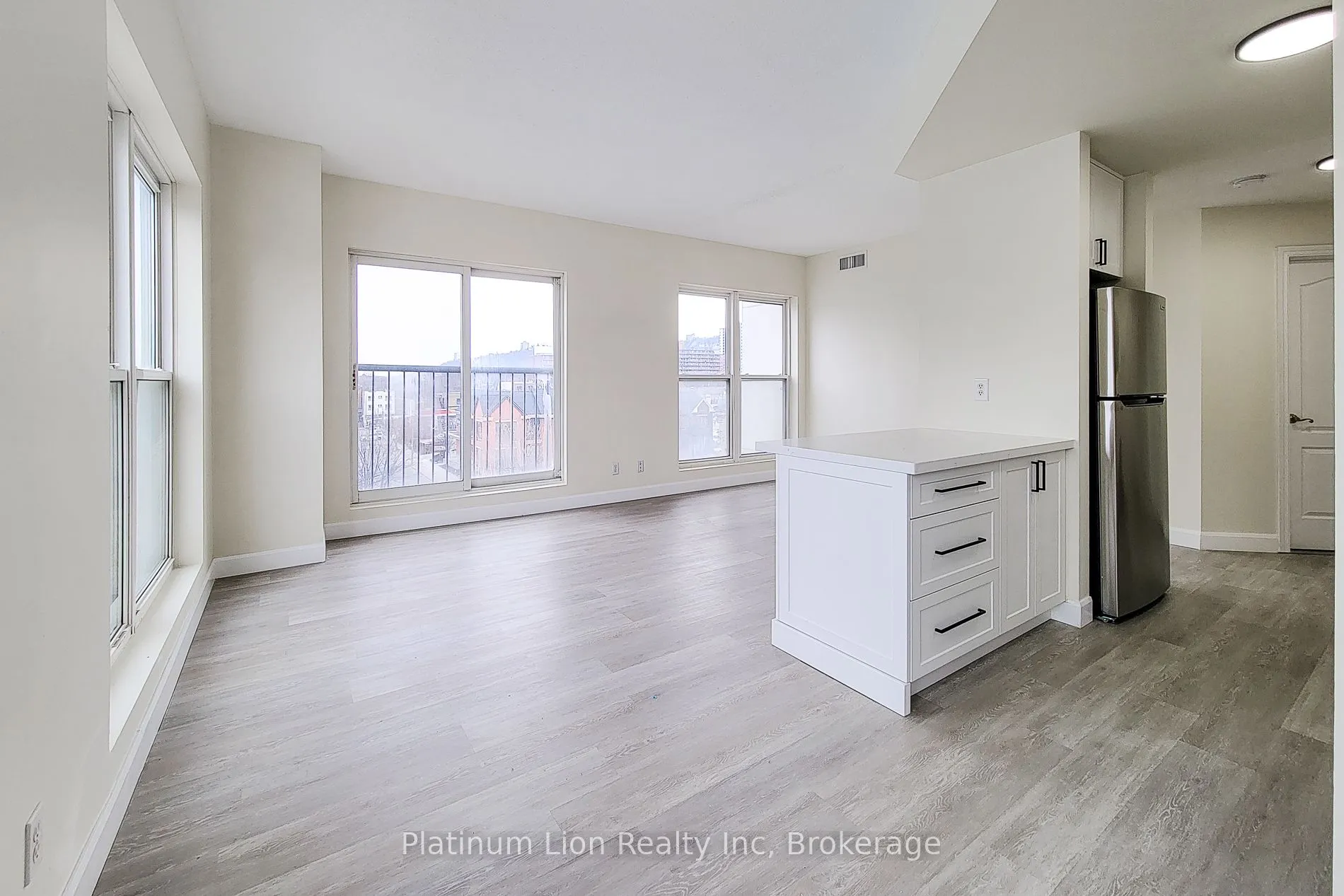 135 James Street S, #402