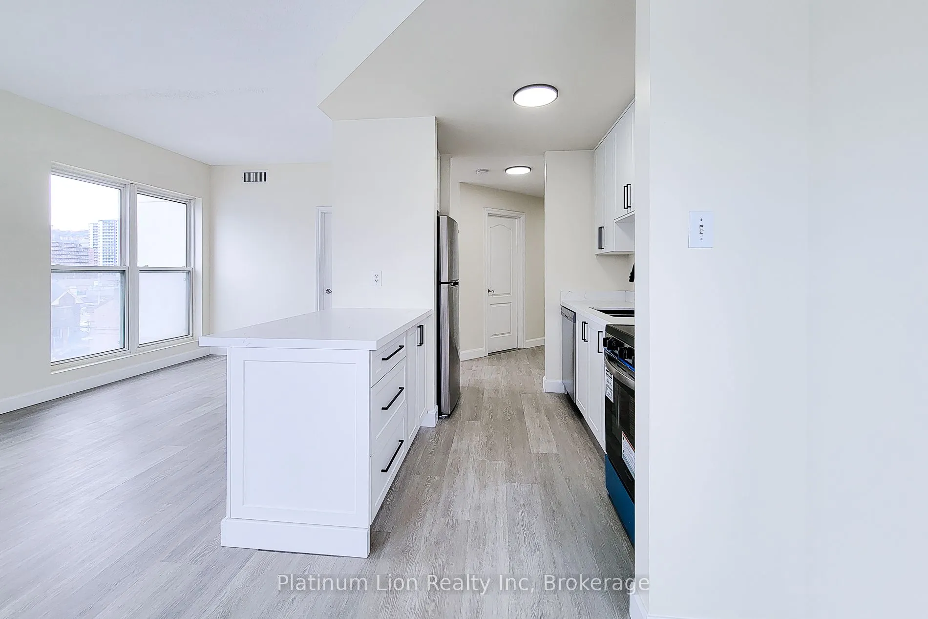 135 James Street S, #402