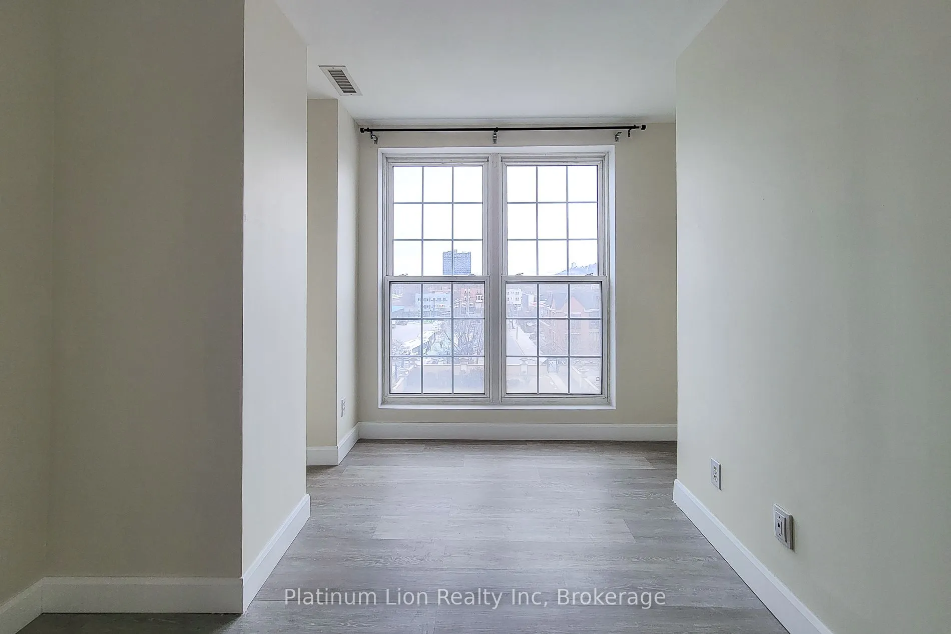 135 James Street S, #402