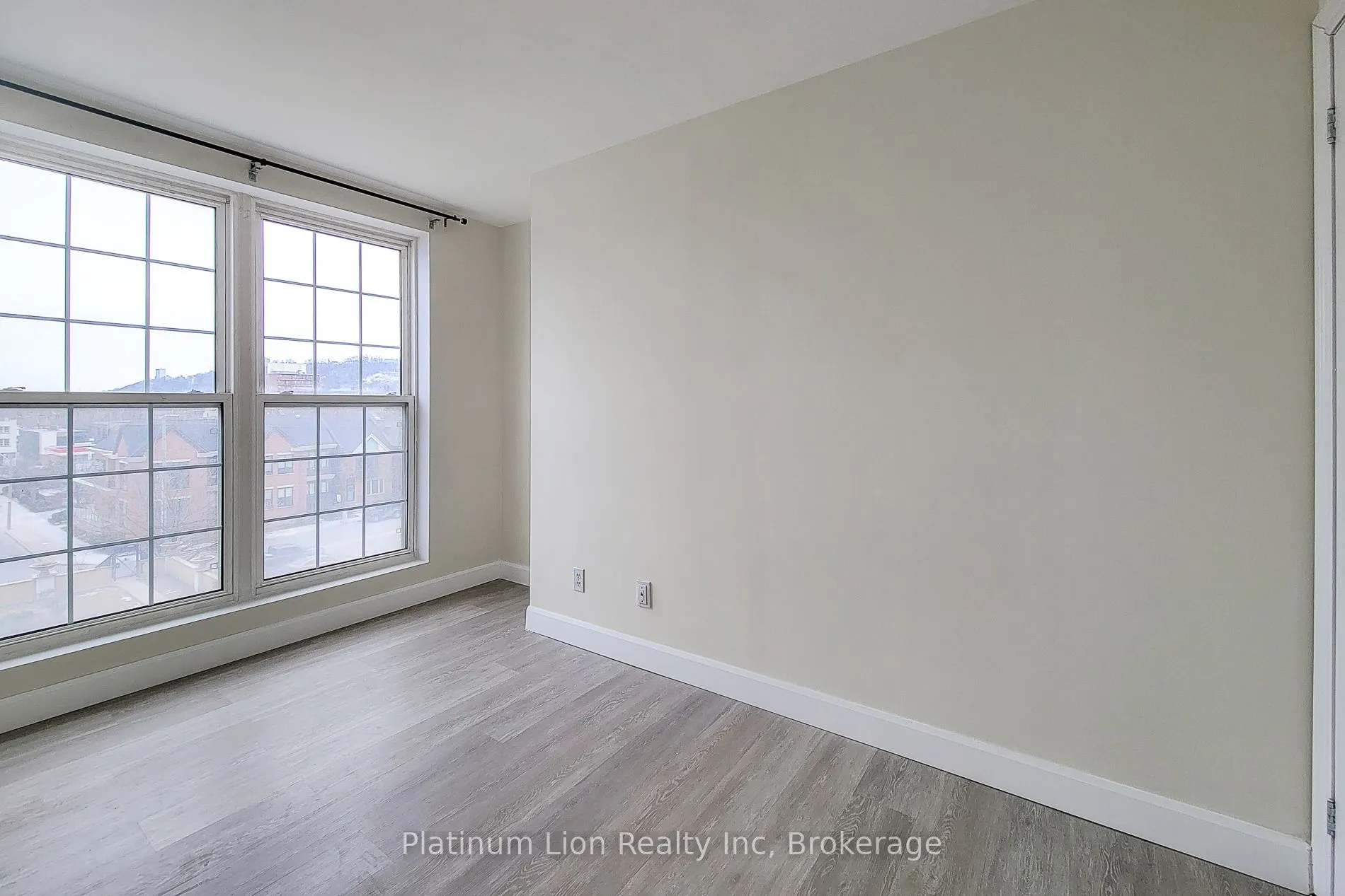 135 James Street S, #402