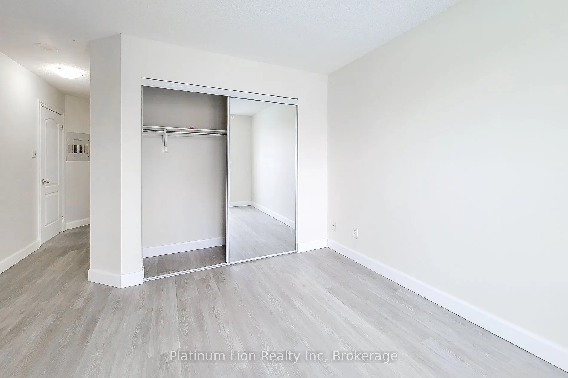 135 James Street S, #402