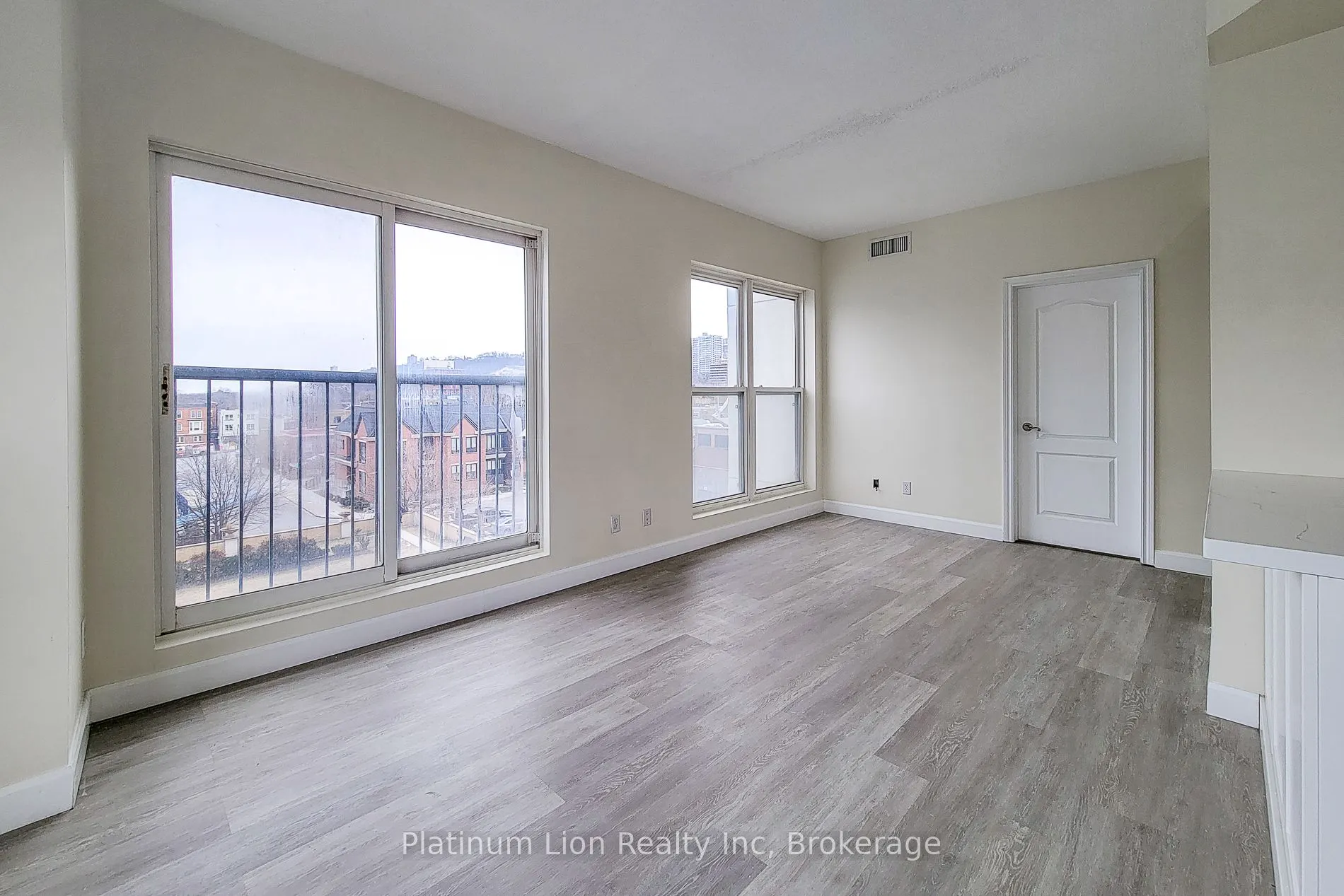 135 James Street S, #402