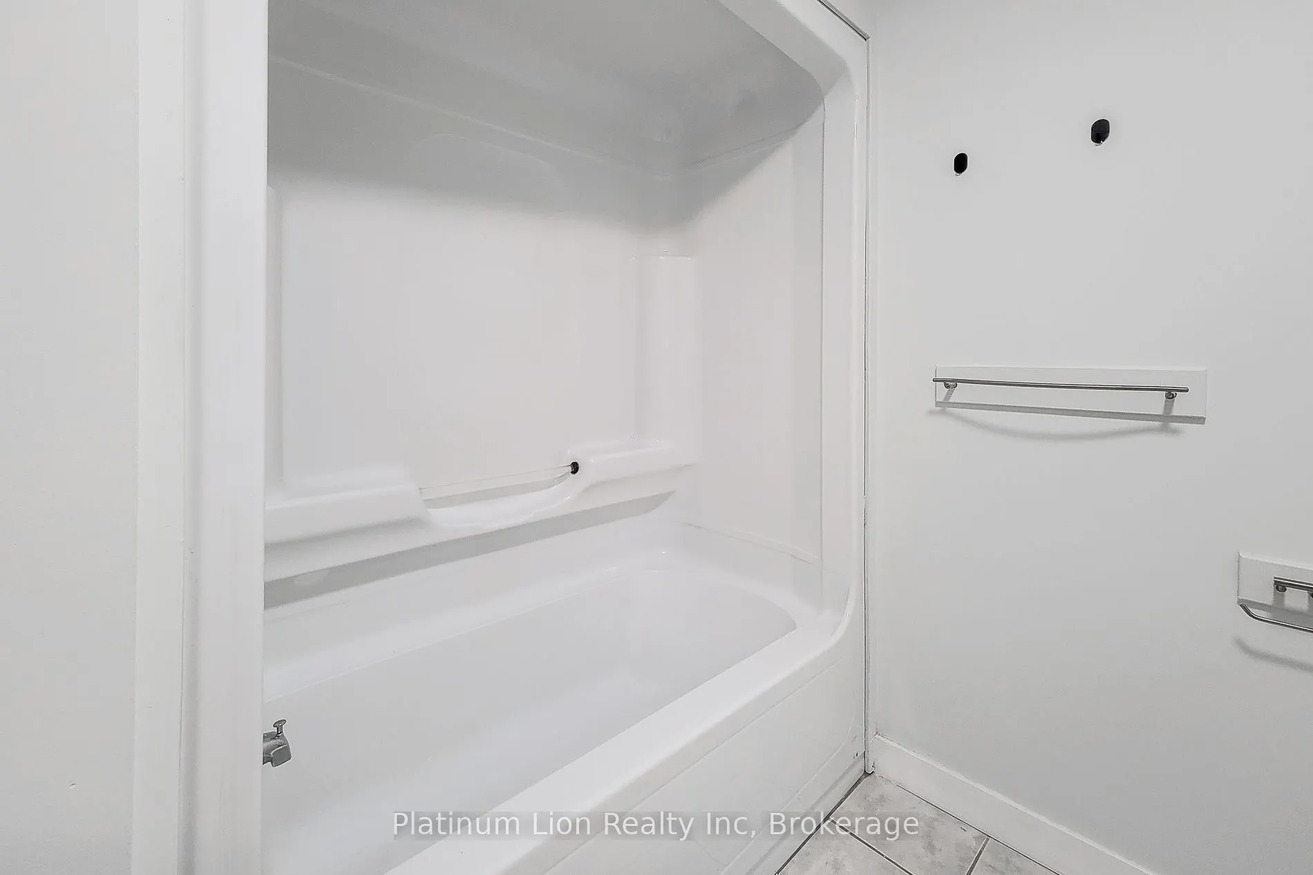 135 James Street S, #402