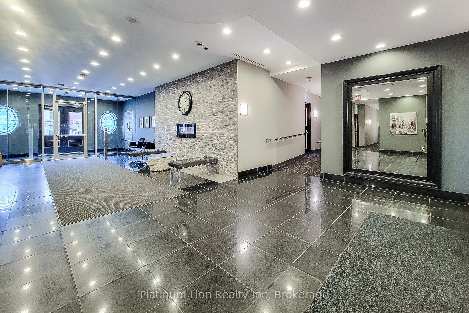 135 James Street S, #402