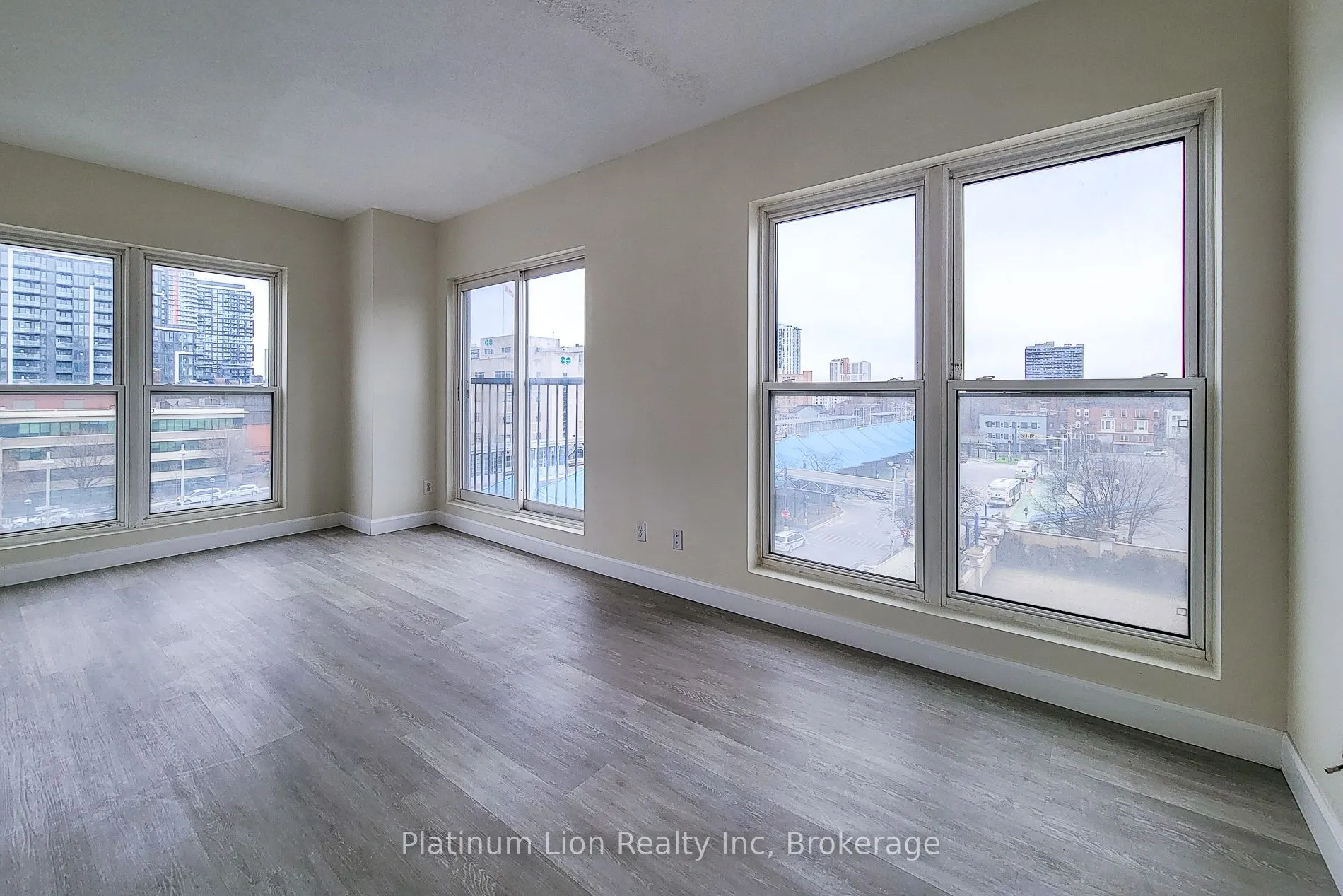 135 James Street S, #402
