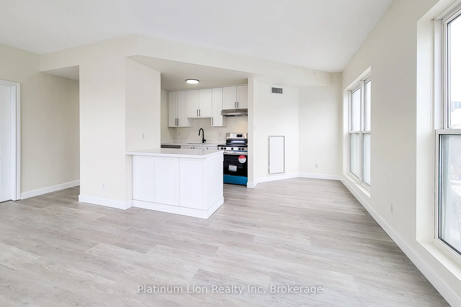 135 James Street S, #402