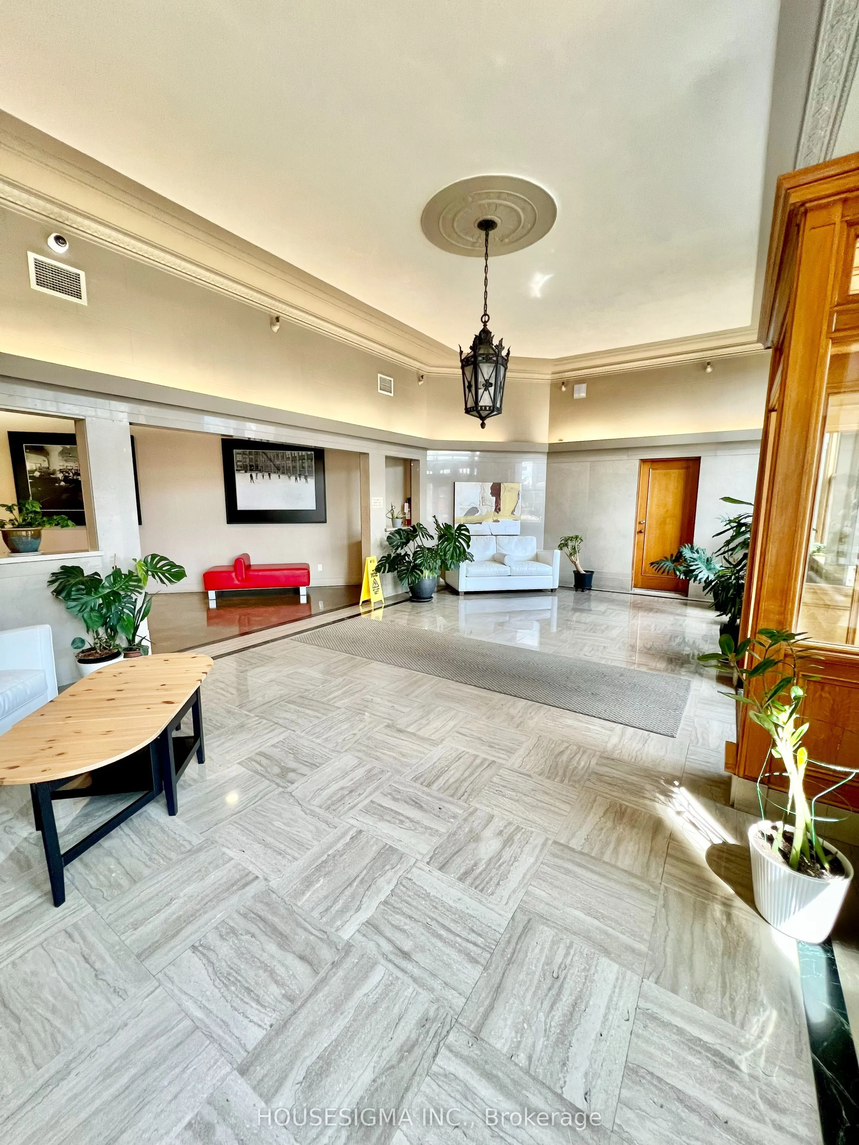 404 King Street W, #109