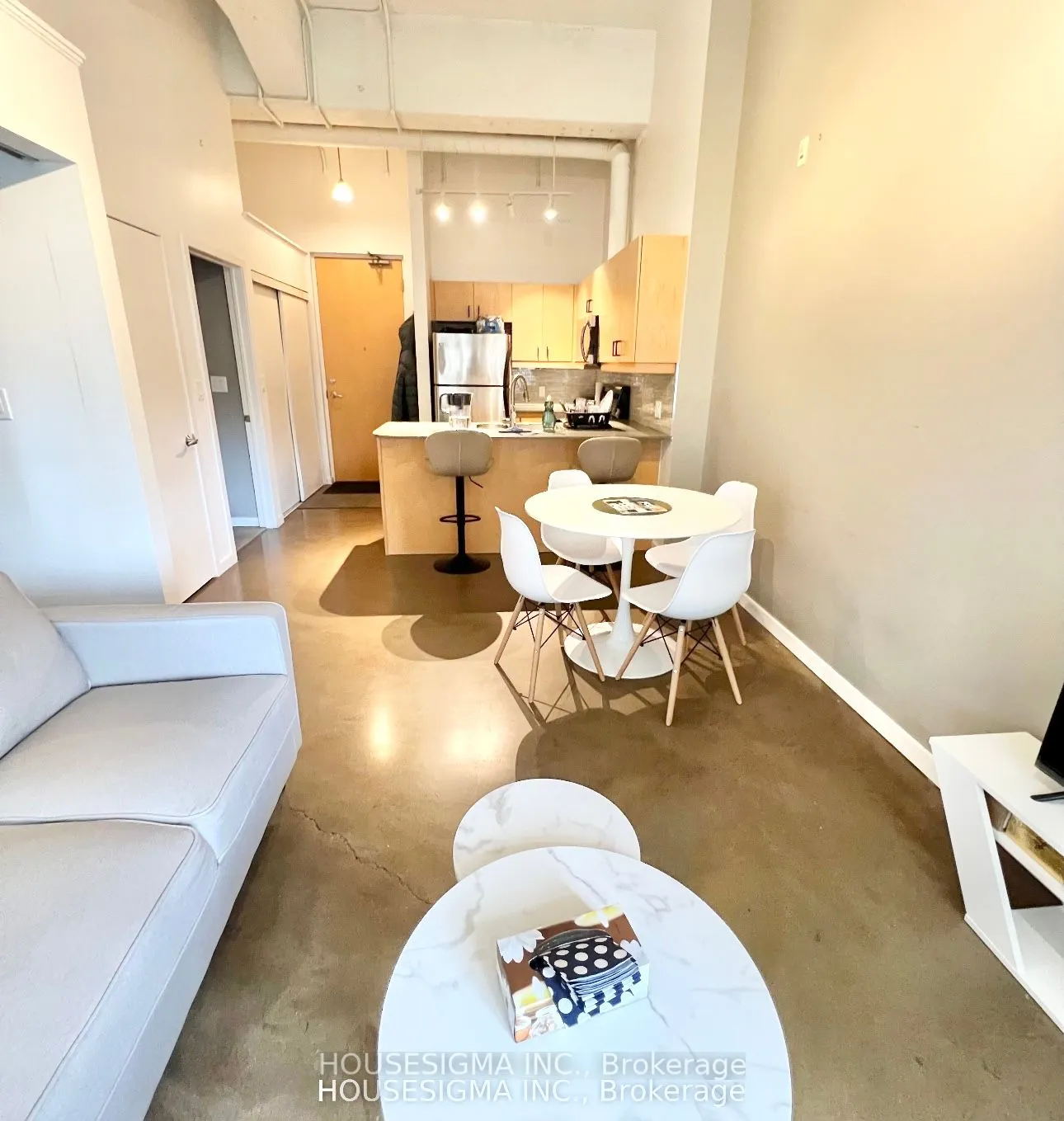 404 King Street W, #109