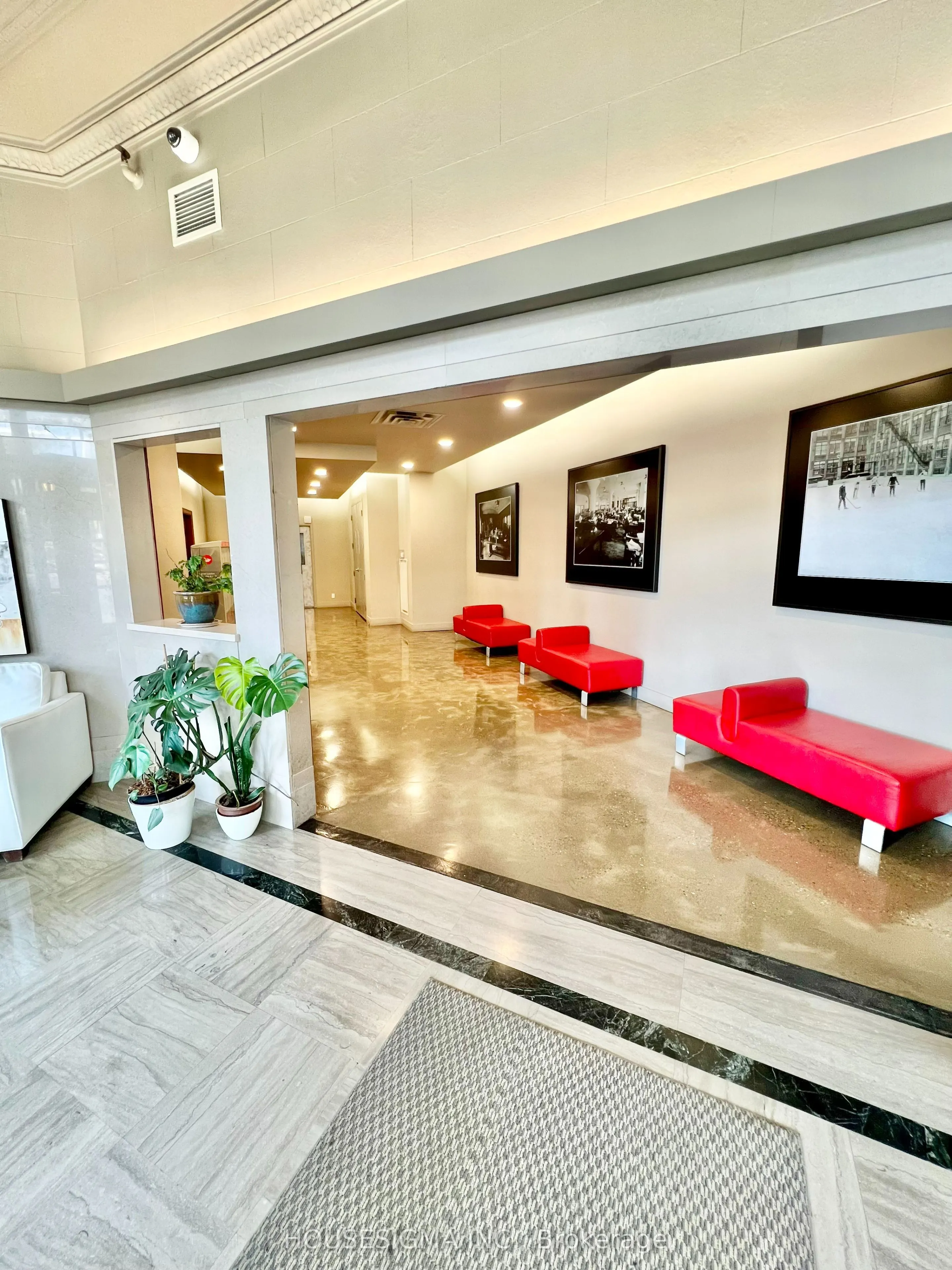 404 King Street W, #109
