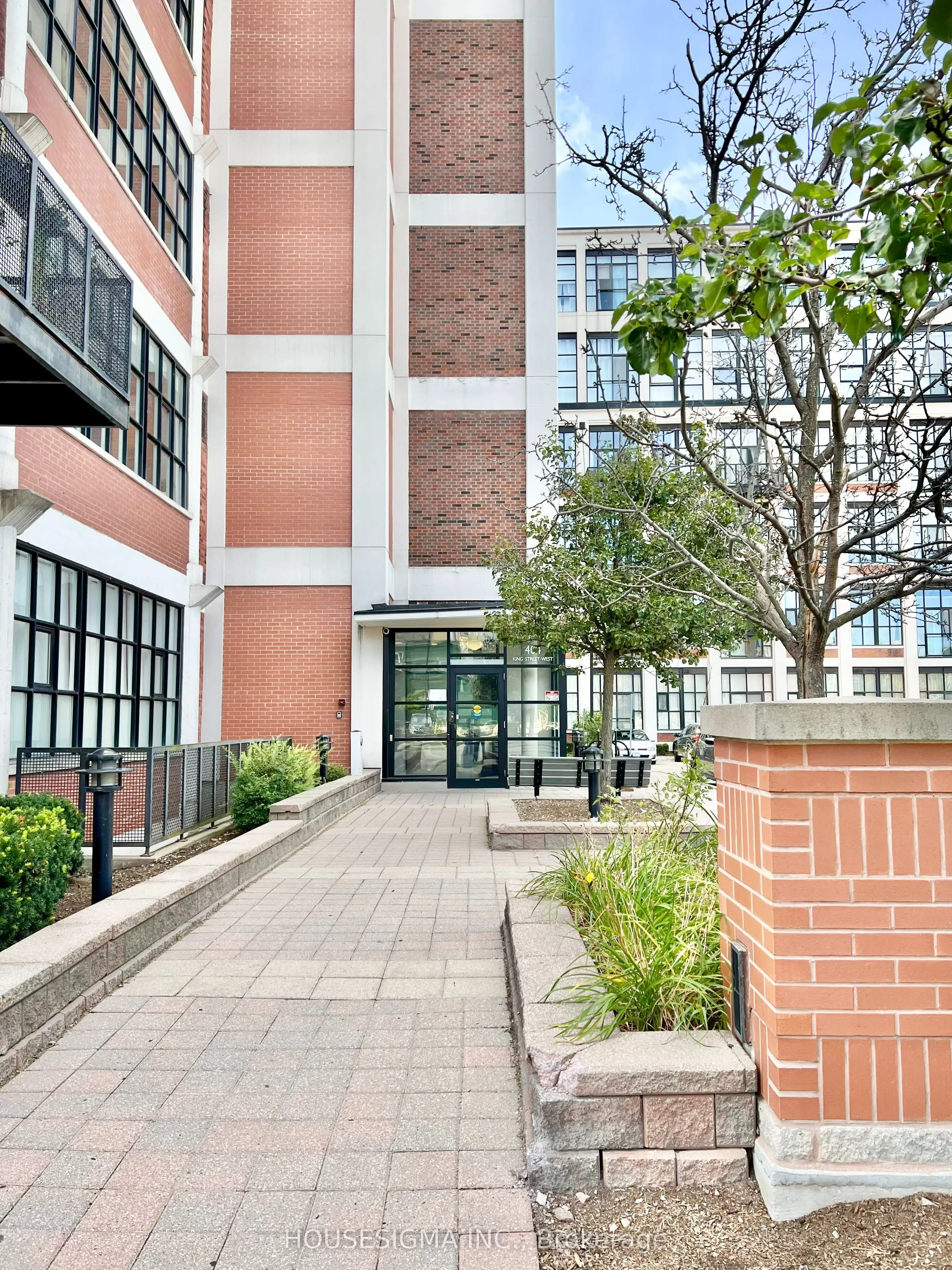 404 King Street W, #109