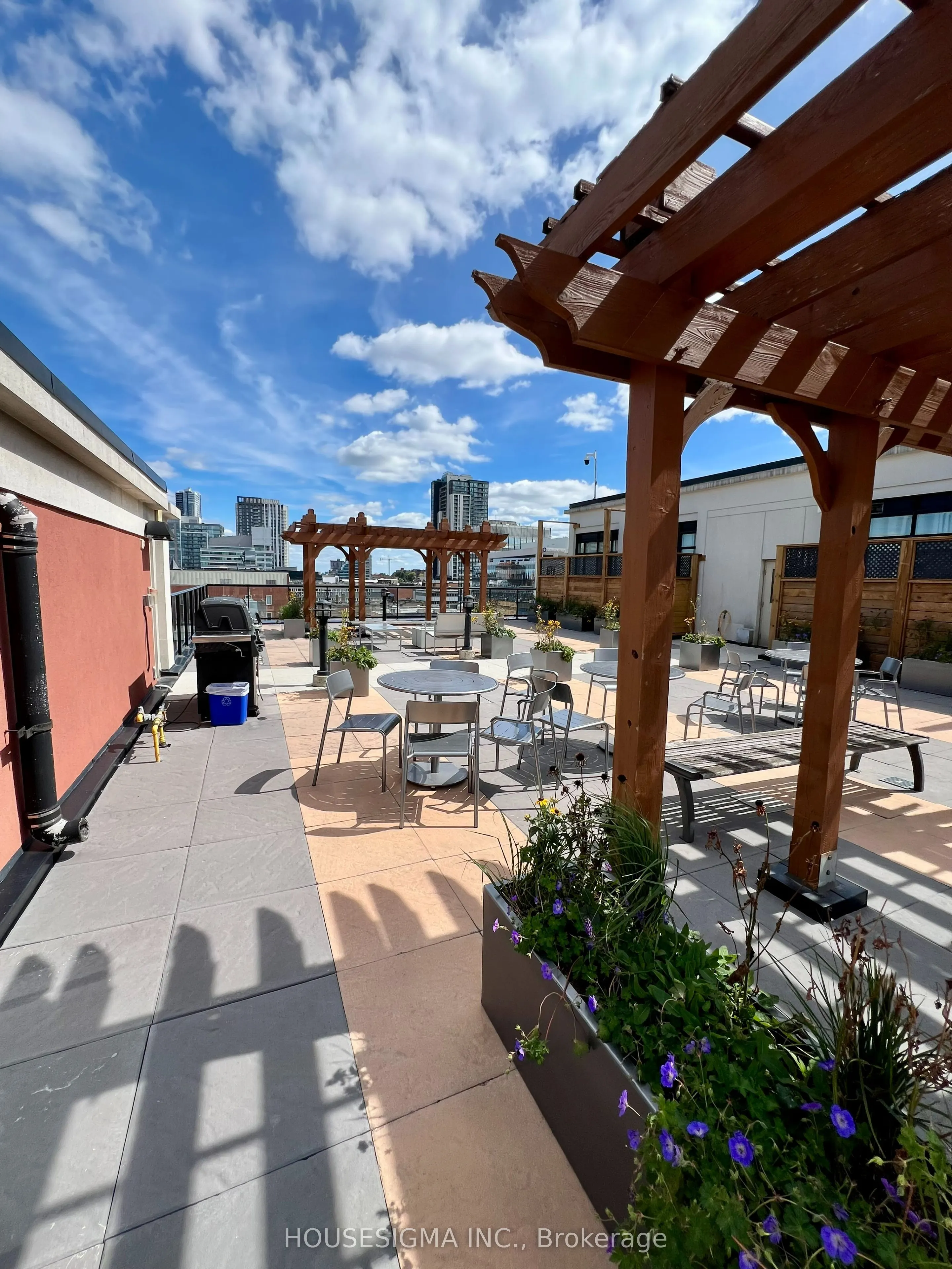 404 King Street W, #109