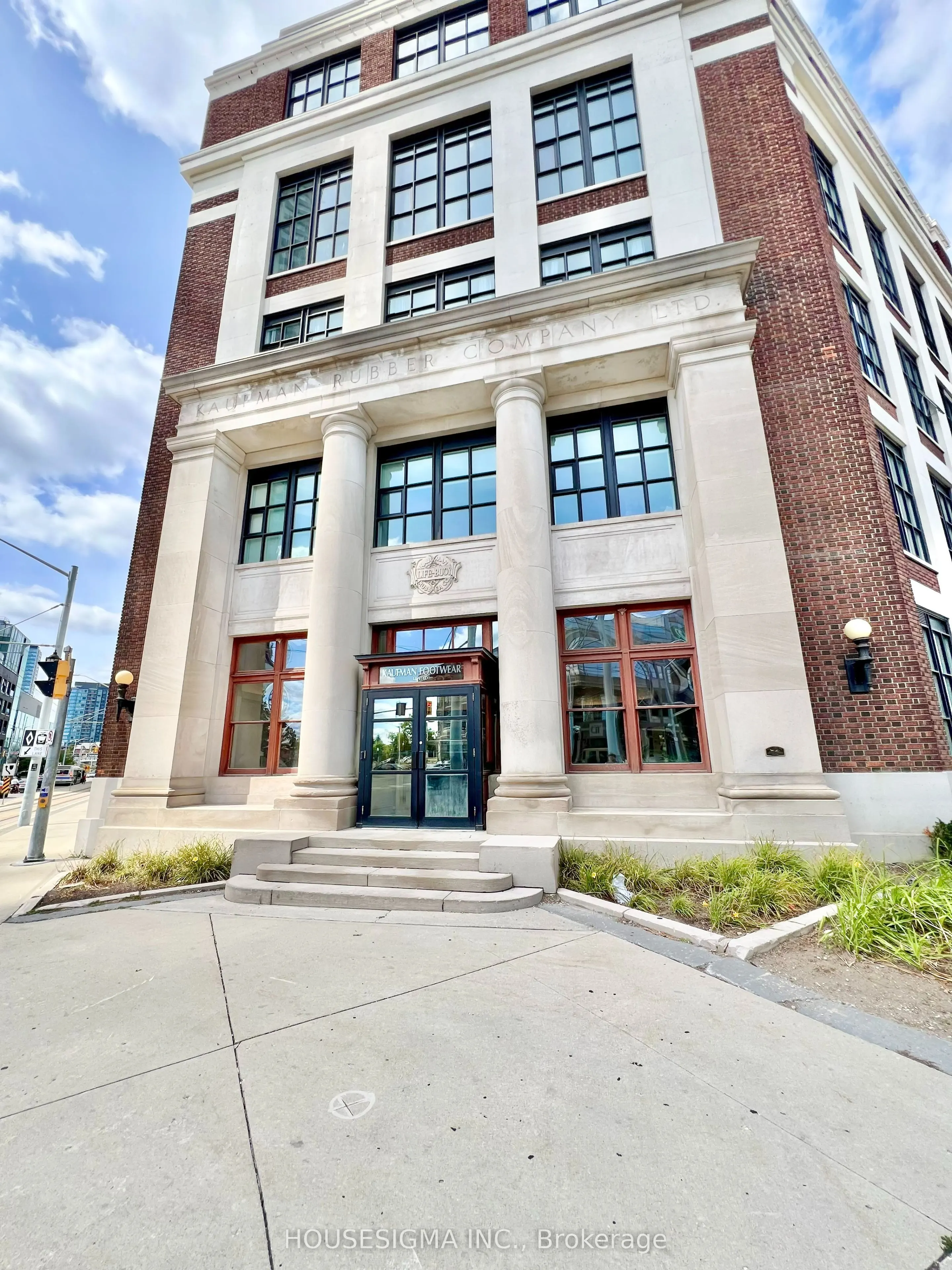 404 King Street W, #109