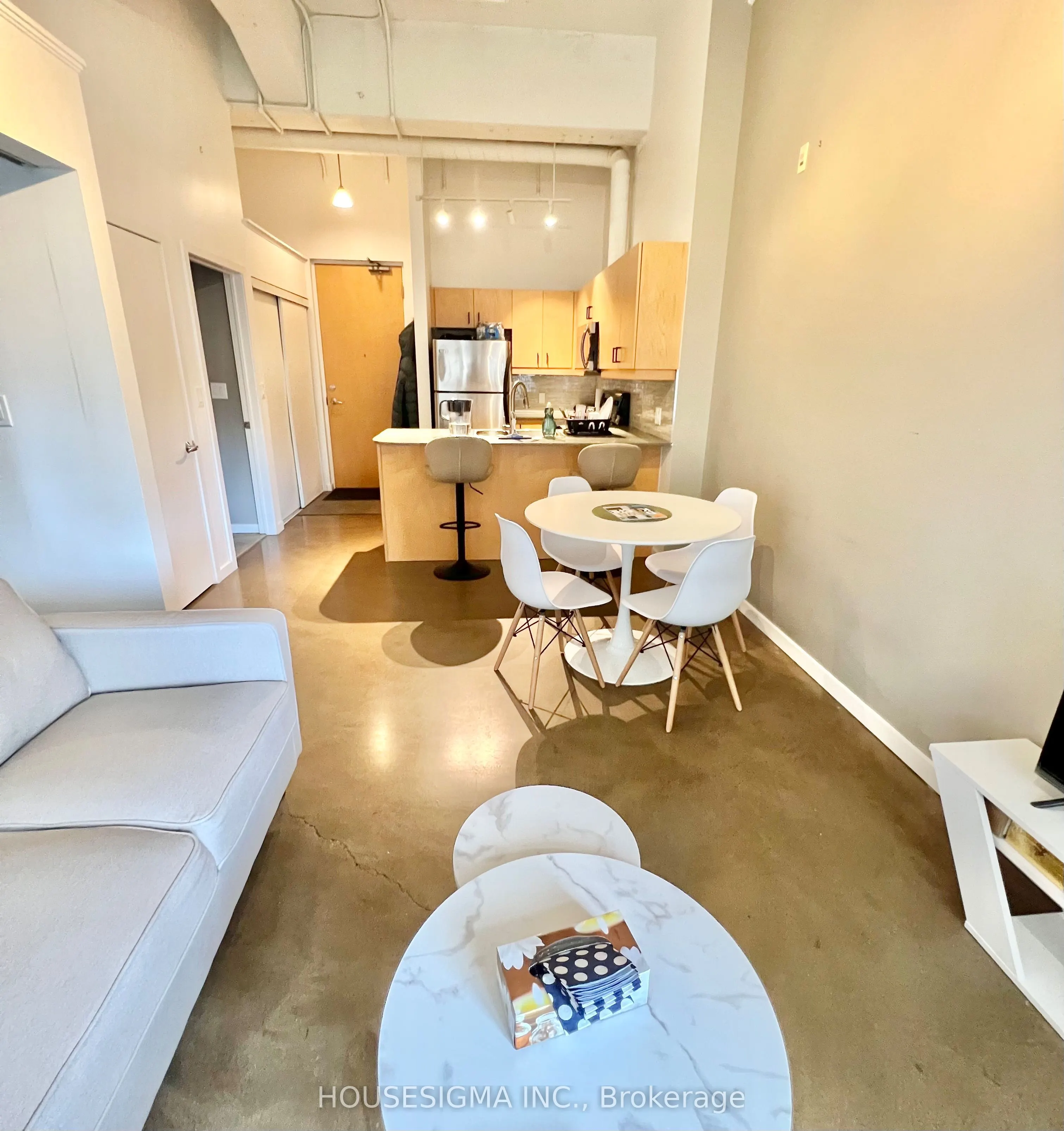 404 King Street W, #109