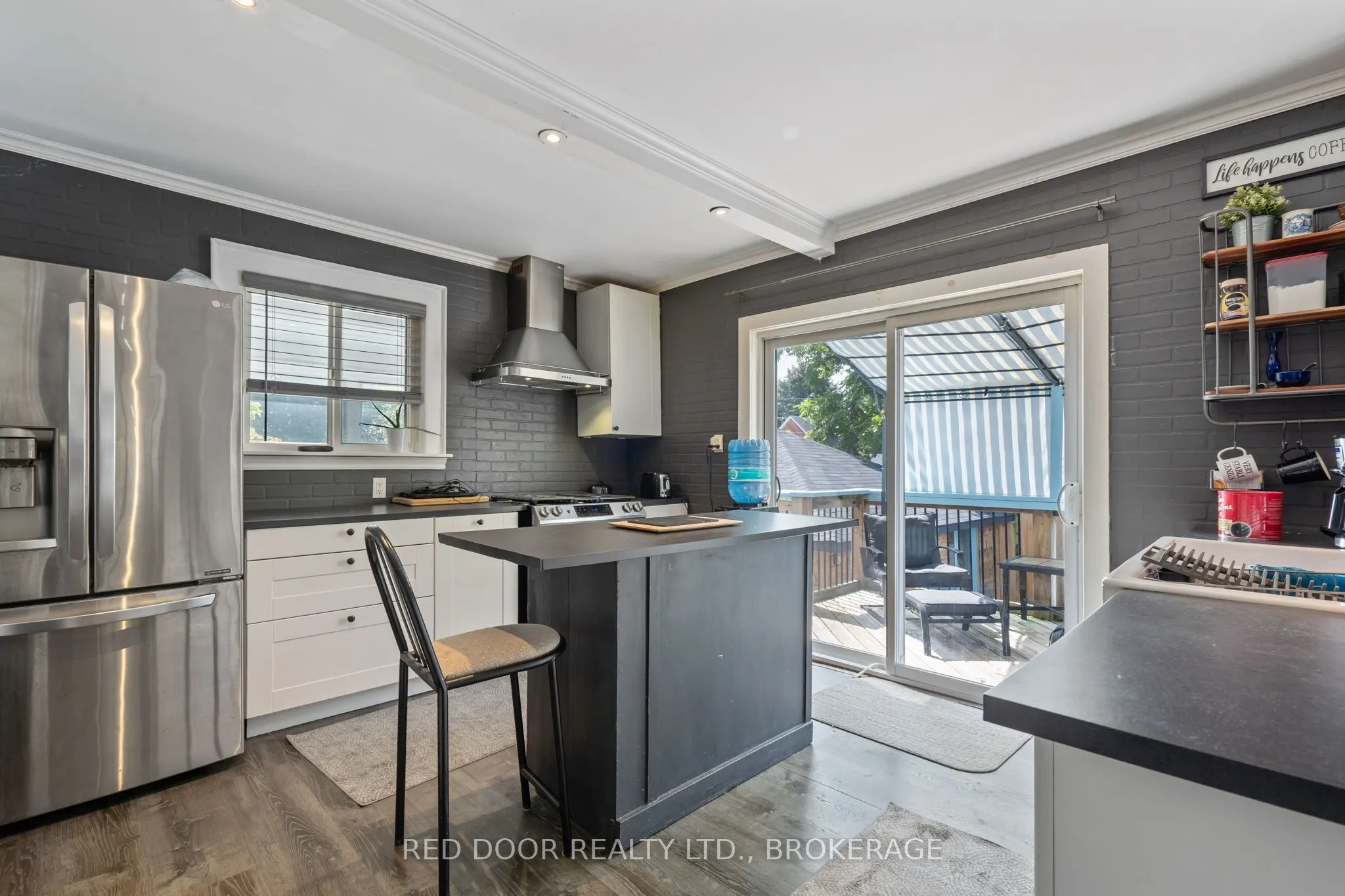 292 Hetty Street W