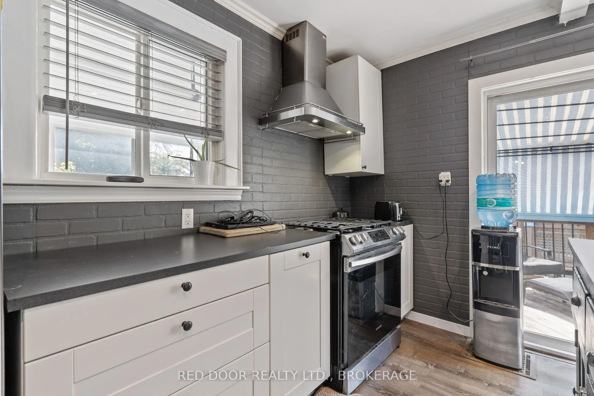 292 Hetty Street W