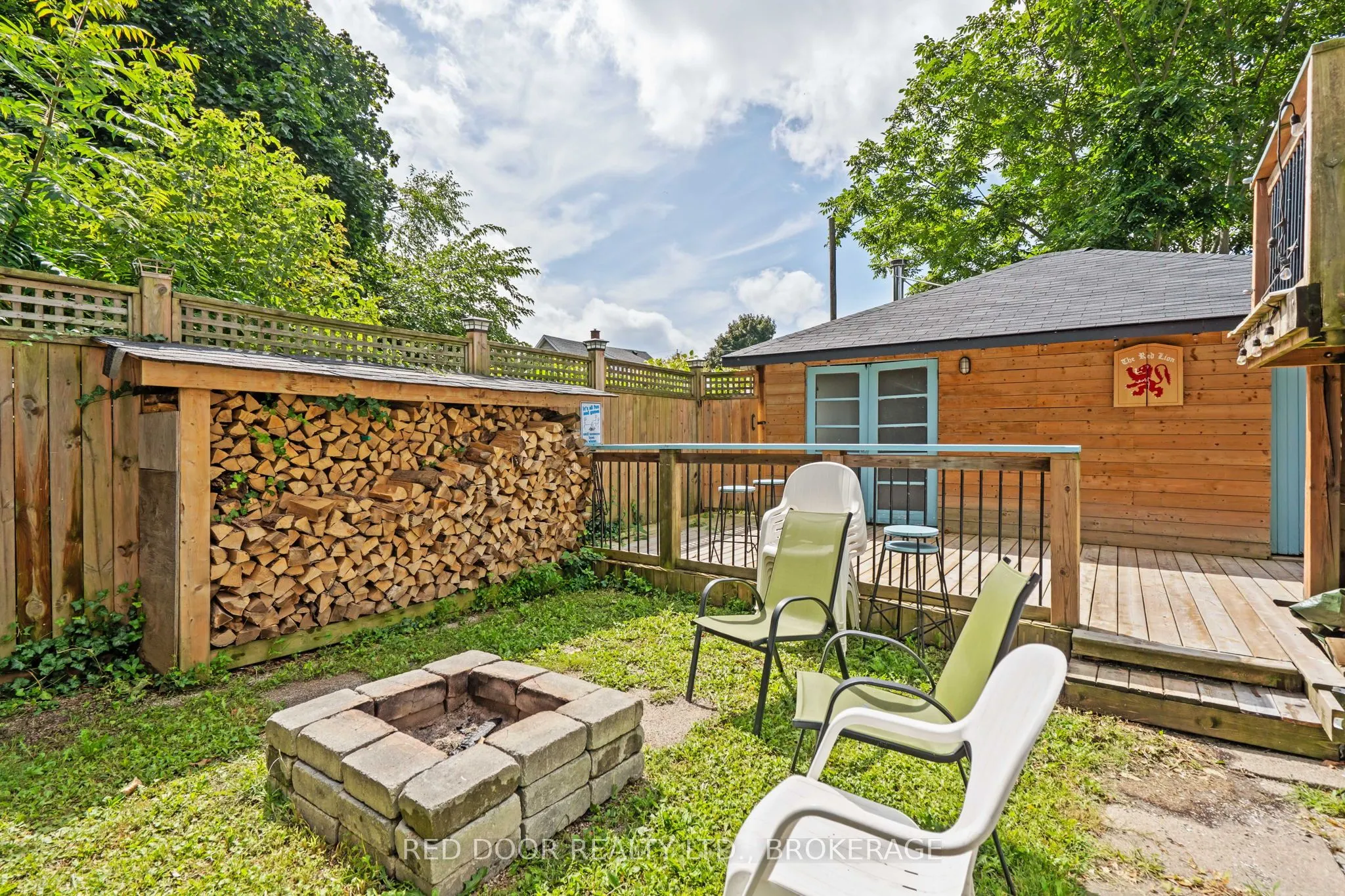 292 Hetty Street W