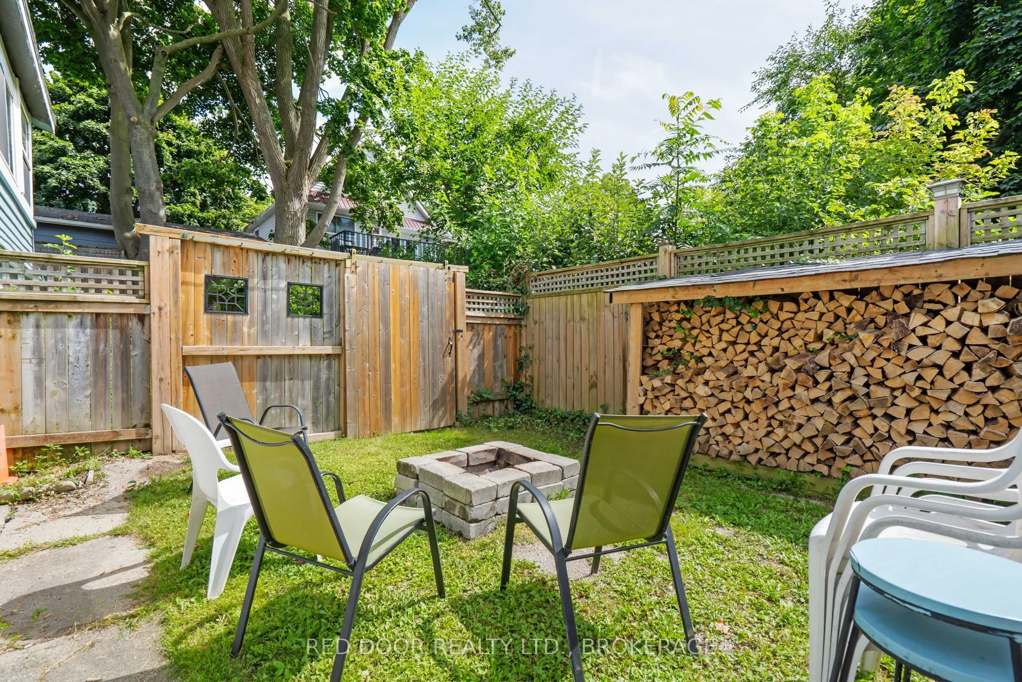 292 Hetty Street W