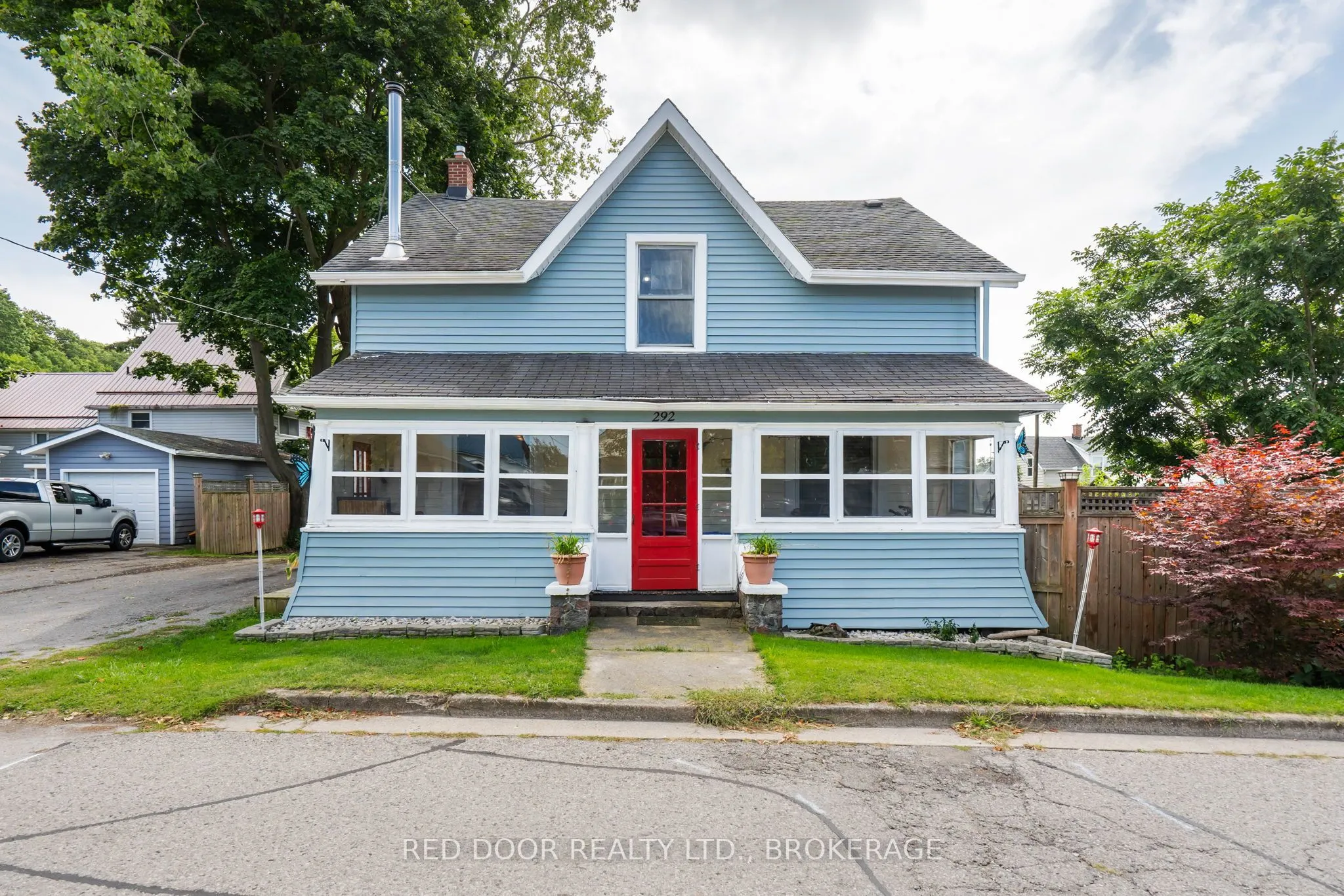 292 Hetty Street W