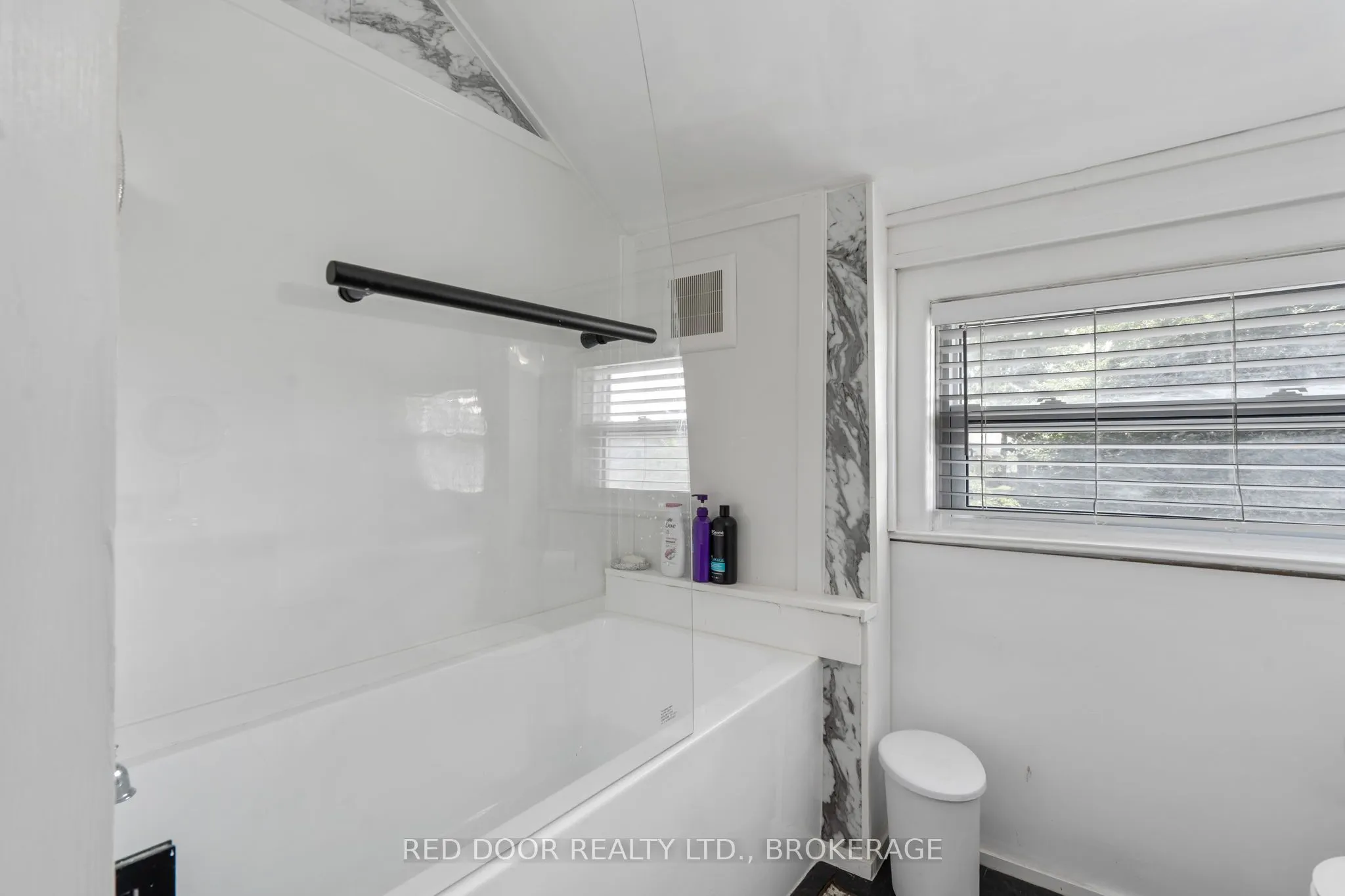 292 Hetty Street W