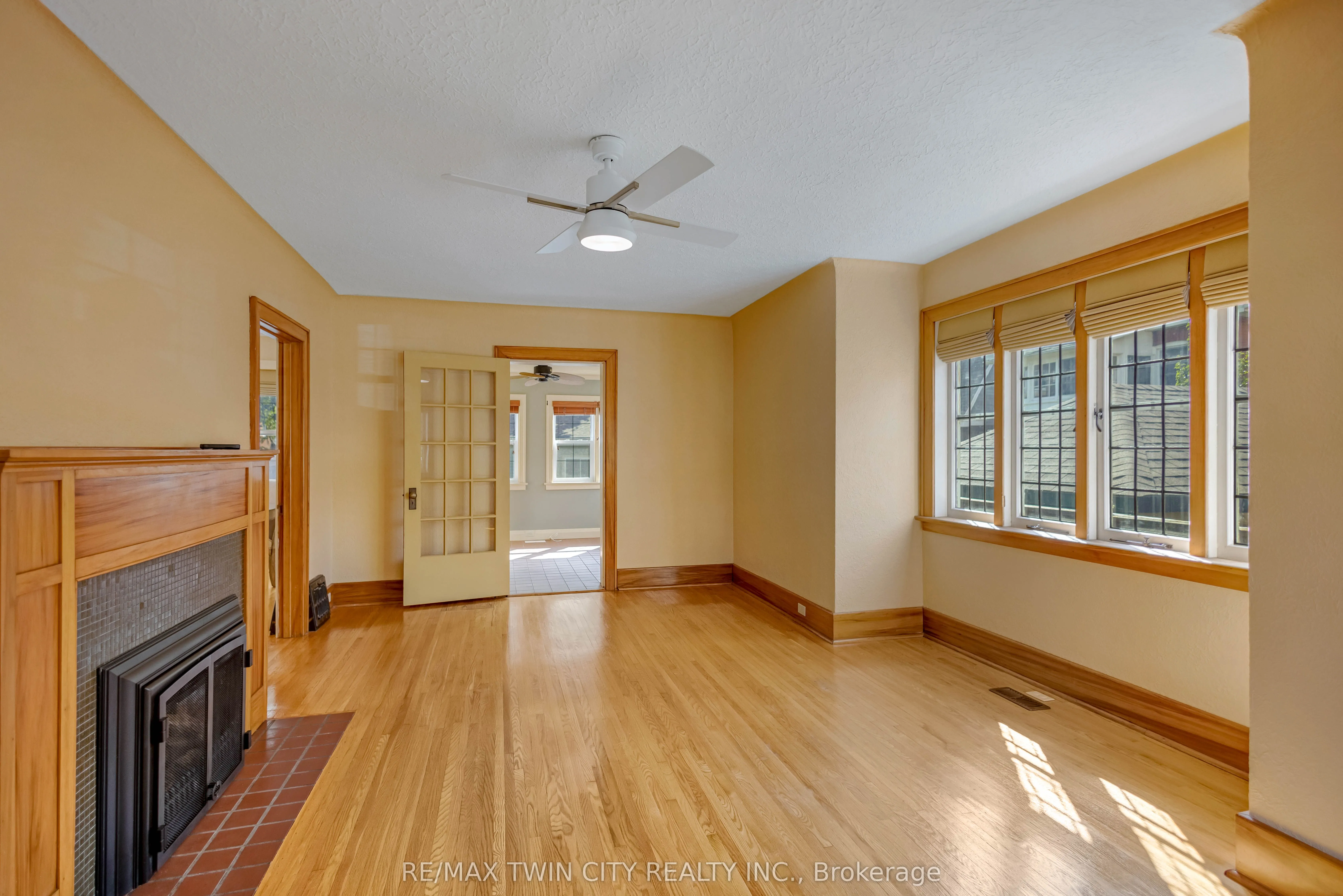 25 Broadway Street E