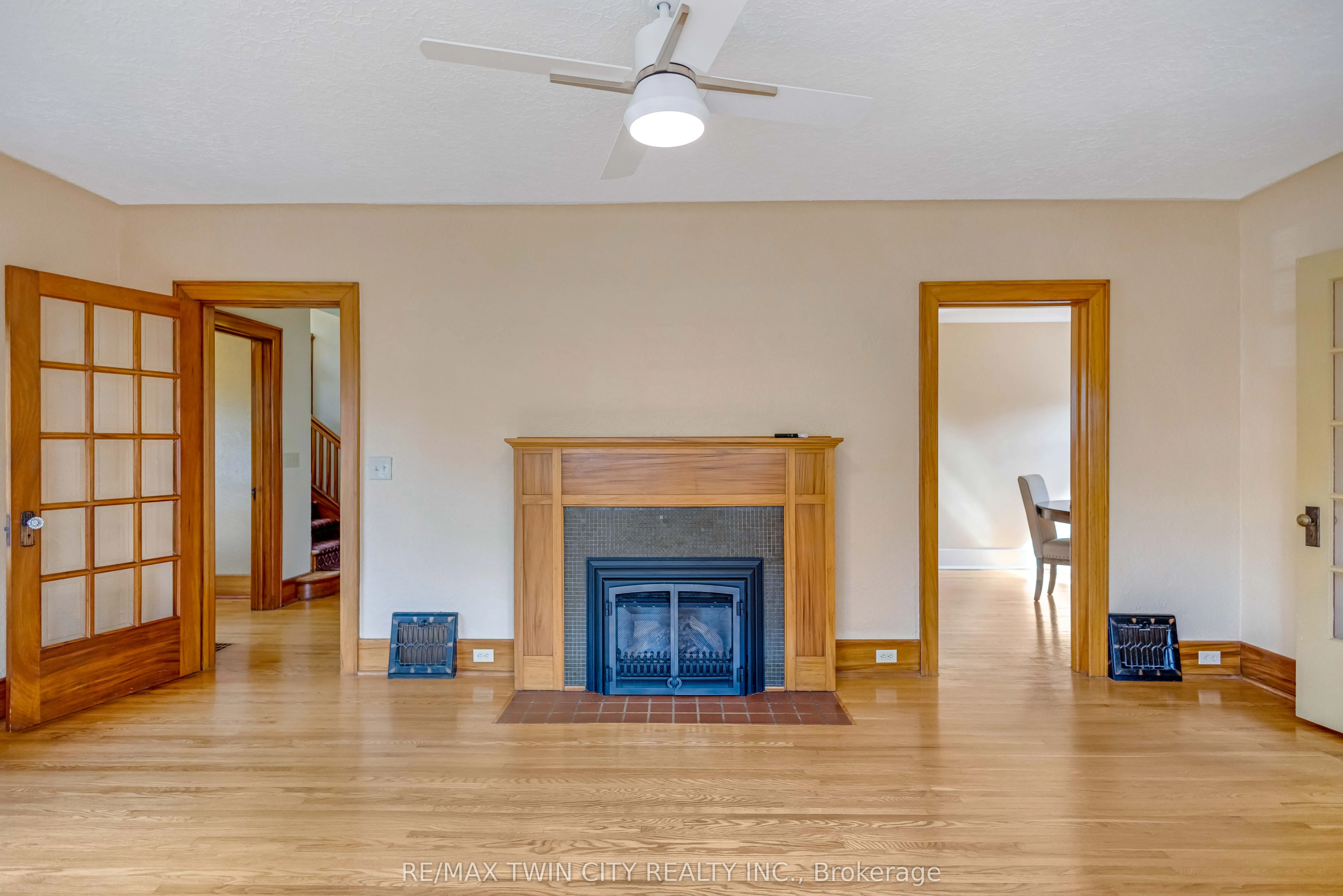 25 Broadway Street E