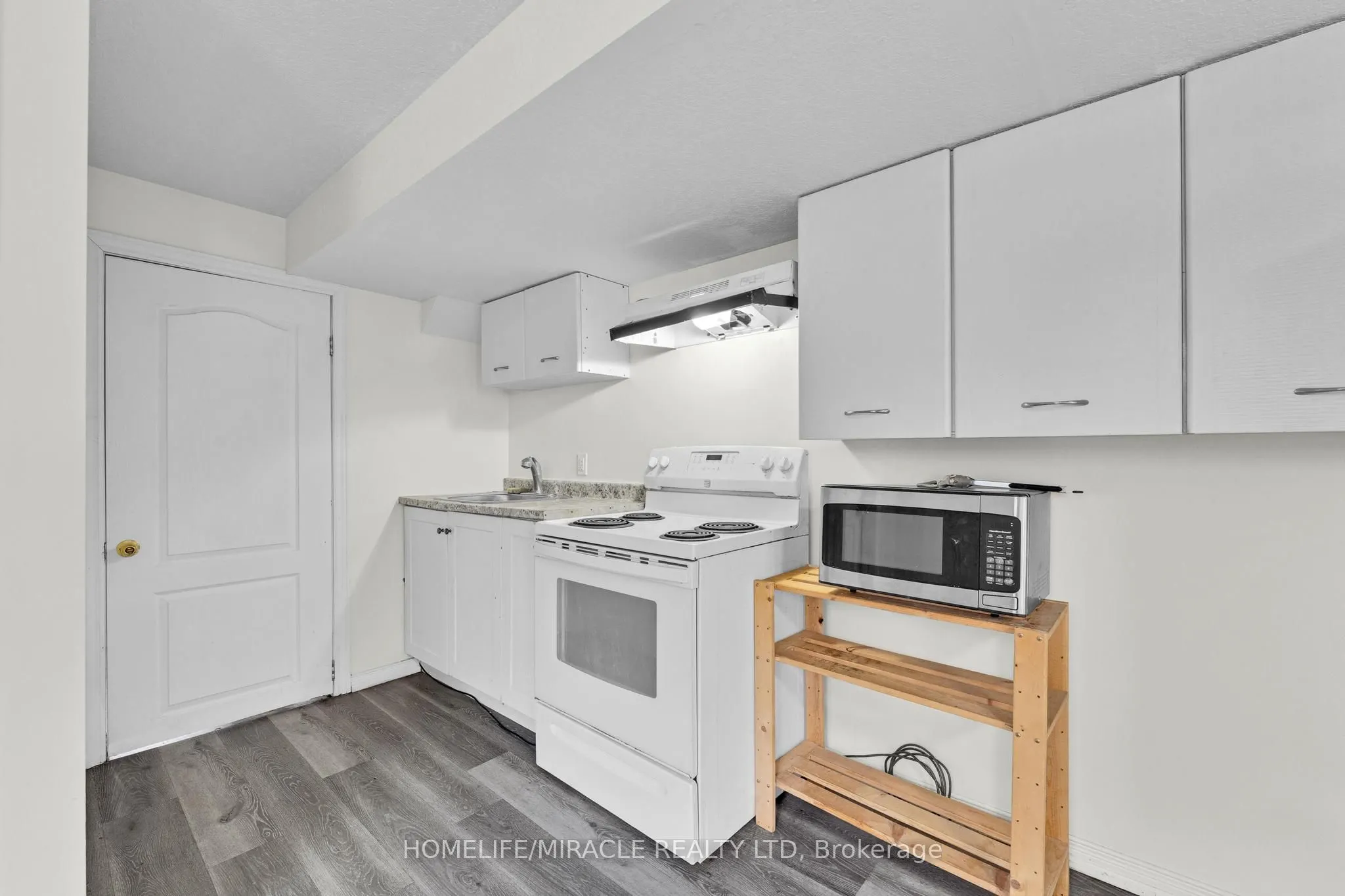 120 Jansen Avenue